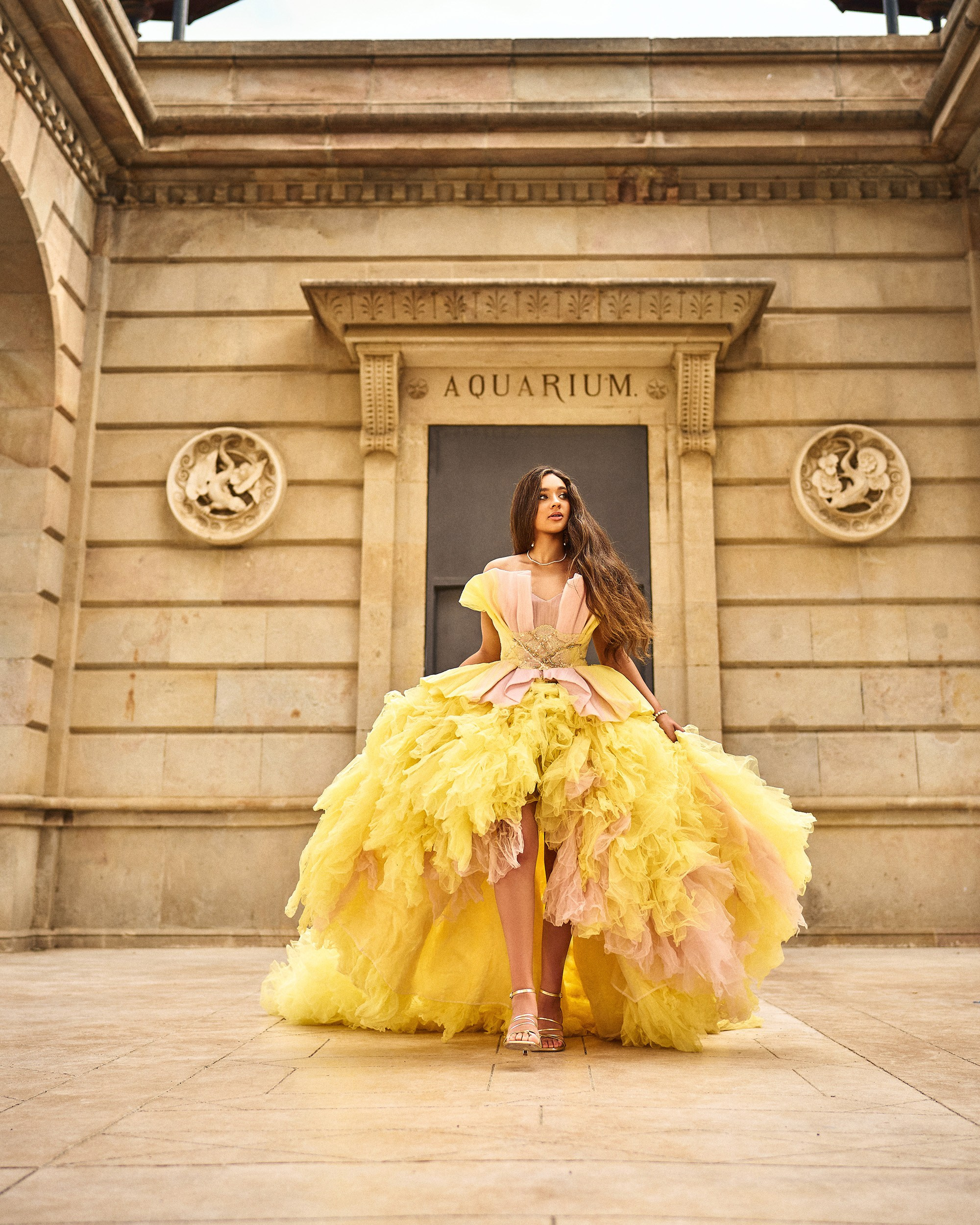 Fotógrafo de Quinceañeras en Barcelona | Sesión de 15 Años con Vestidos Únicos en Lugares Icónicos
