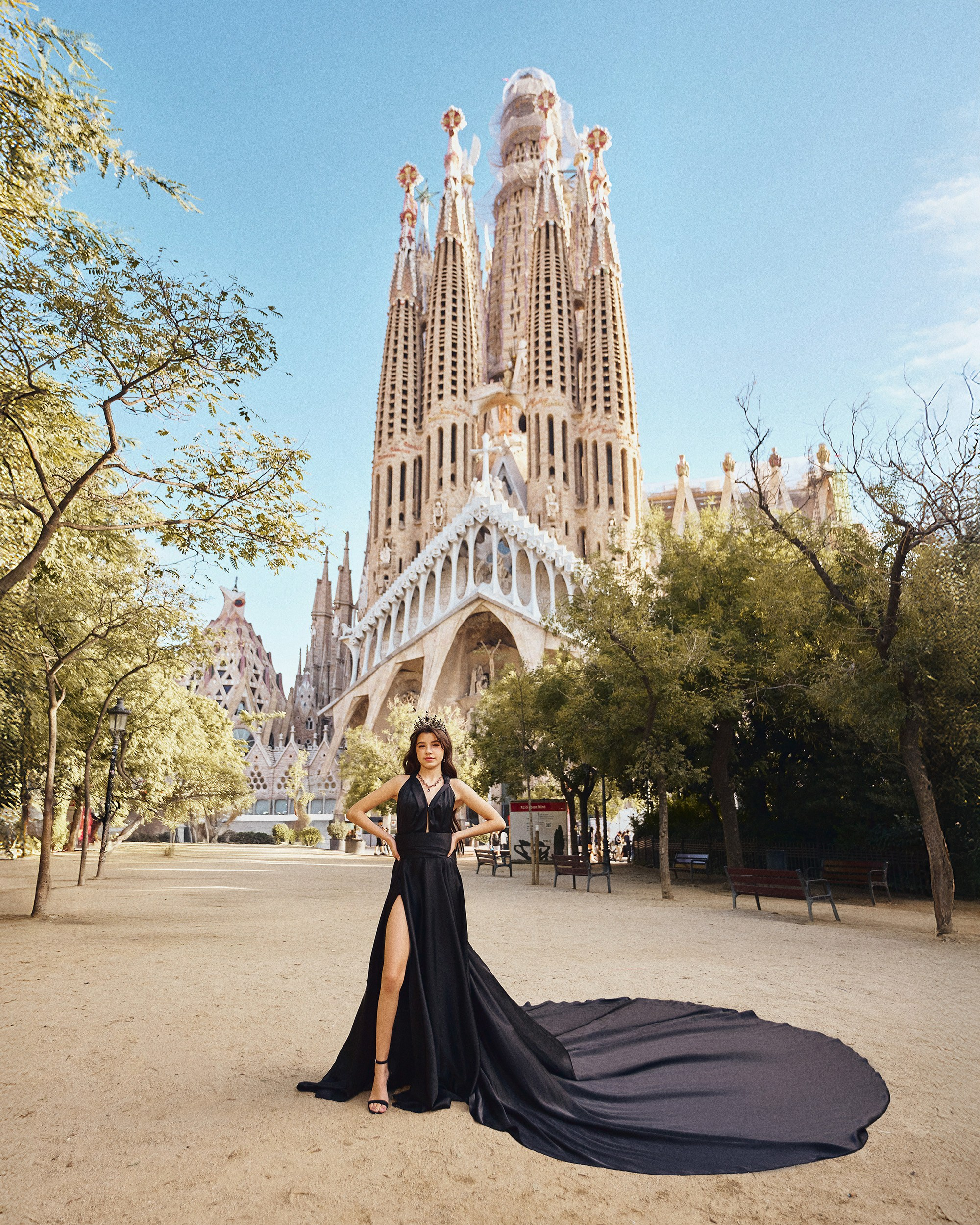 Fotógrafo de Quinceañeras en Barcelona | Sesión de 15 Años con Vestidos Únicos en Lugares Icónicos