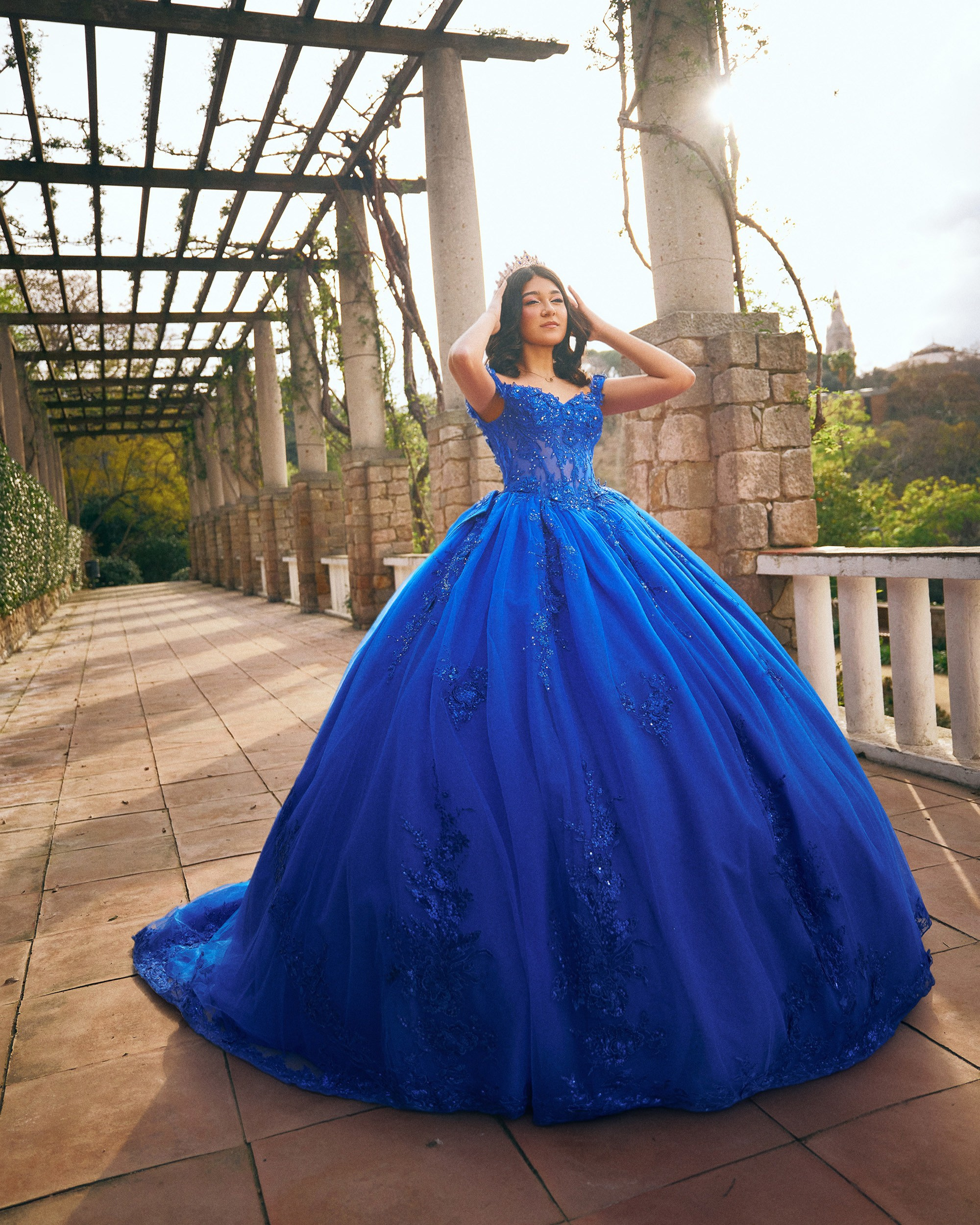 Fotógrafo de Quinceañeras en Barcelona | Sesión de 15 Años con Vestidos Únicos en Lugares Icónicos