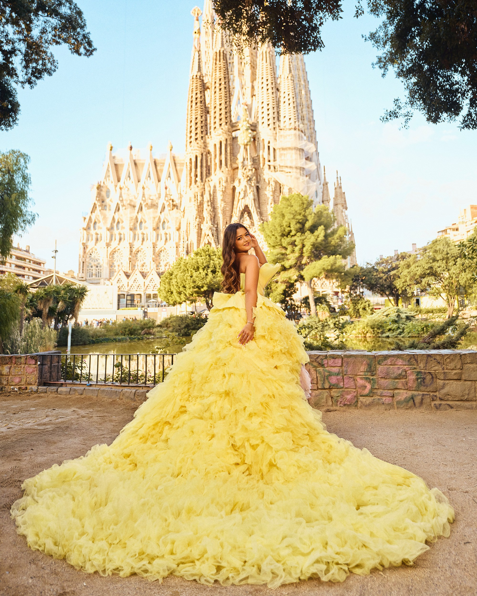 Fotógrafo de Quinceañeras en Barcelona | Sesión de 15 Años con Vestidos Únicos en Lugares Icónicos