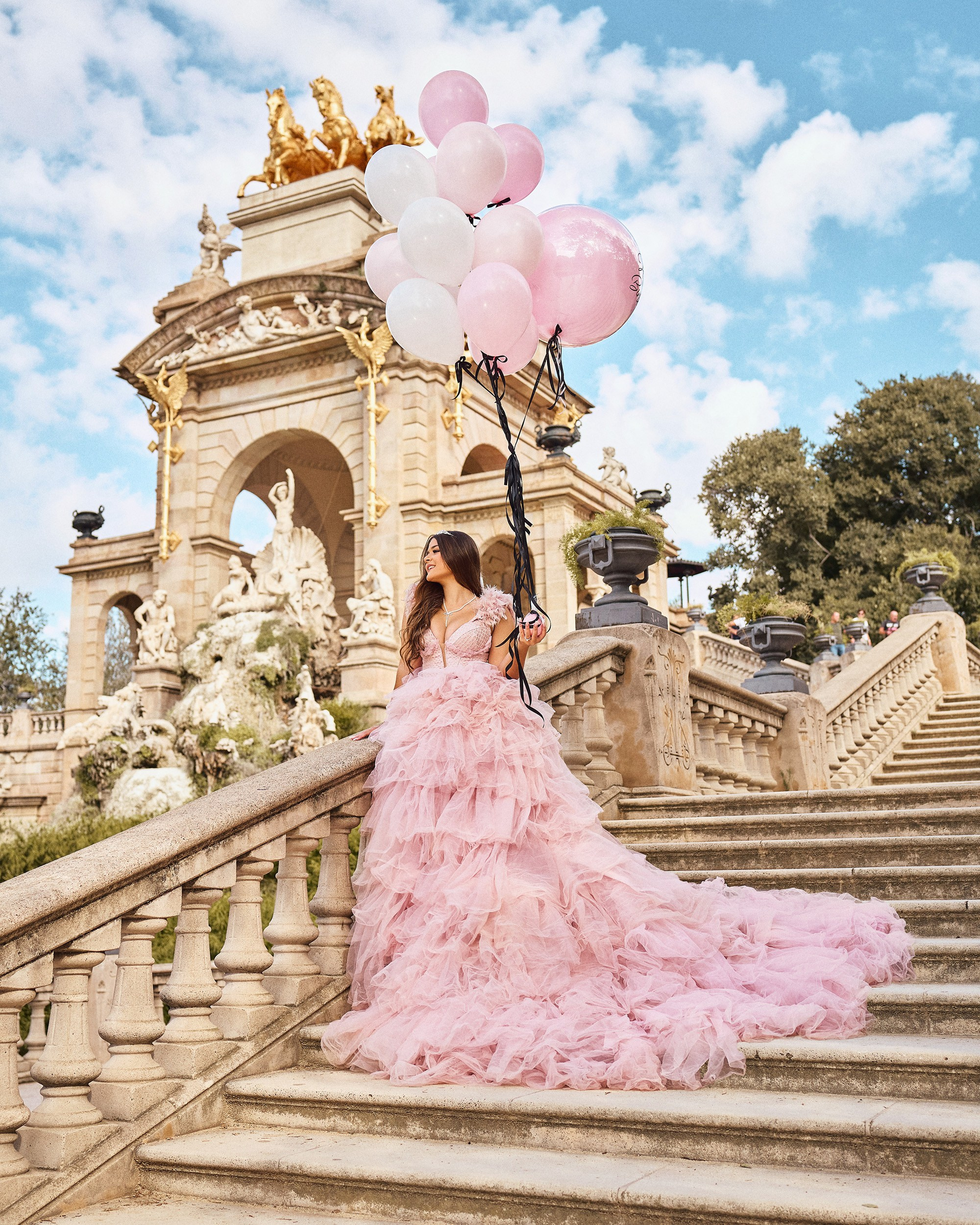 Fotógrafo de Quinceañeras en Barcelona | Sesión de 15 Años con Vestidos Únicos en Lugares Icónicos