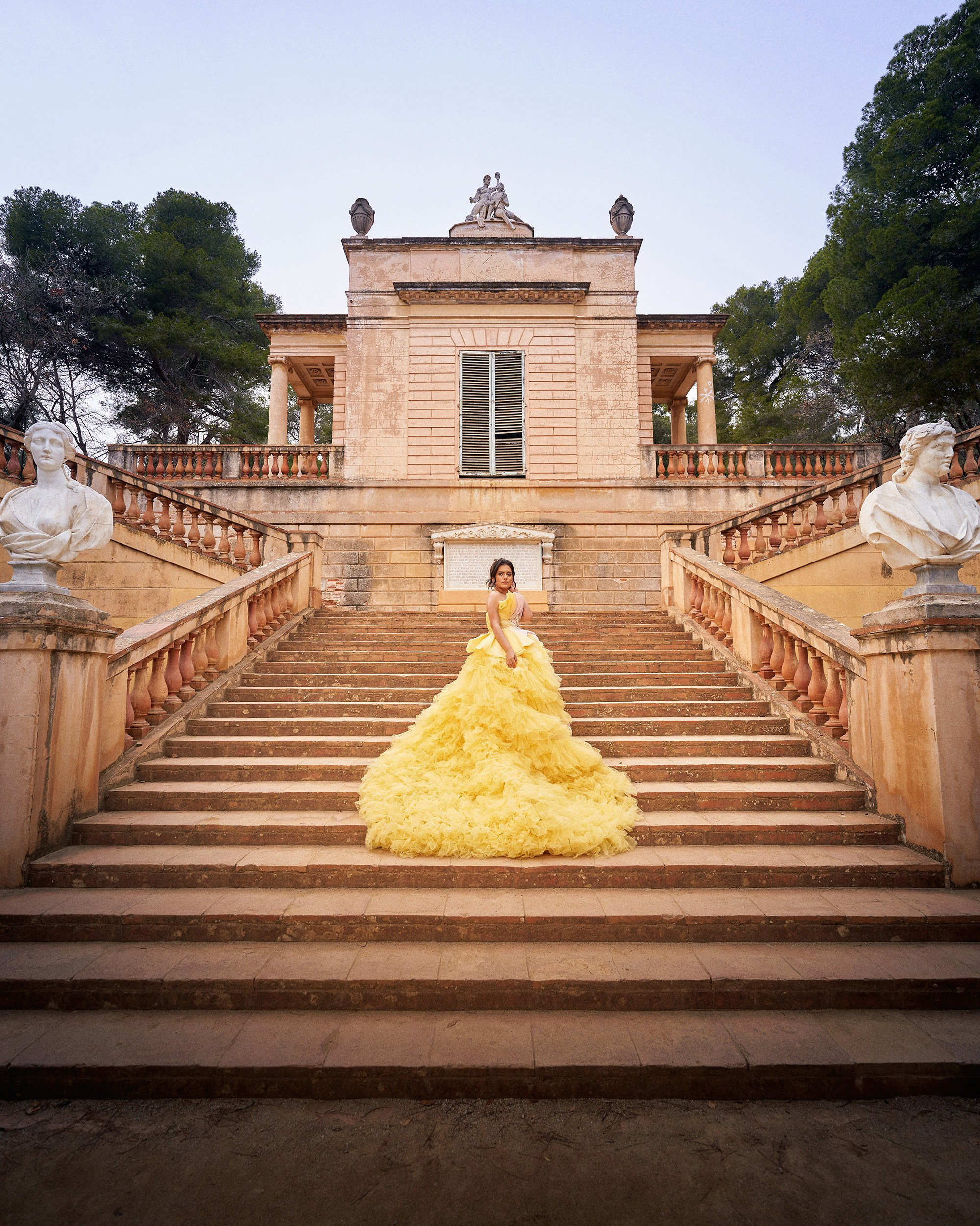 Fotógrafo de Quinceañeras en Barcelona | Sesión de 15 Años con Vestidos Únicos en Lugares Icónicos