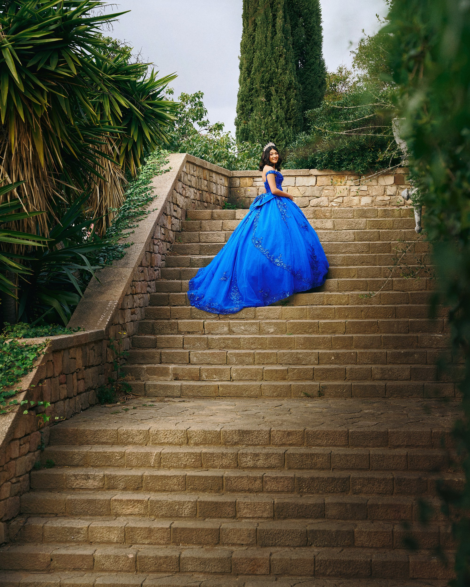 Fotógrafo de Quinceañeras en Barcelona | Sesión de 15 Años con Vestidos Únicos en Lugares Icónicos
