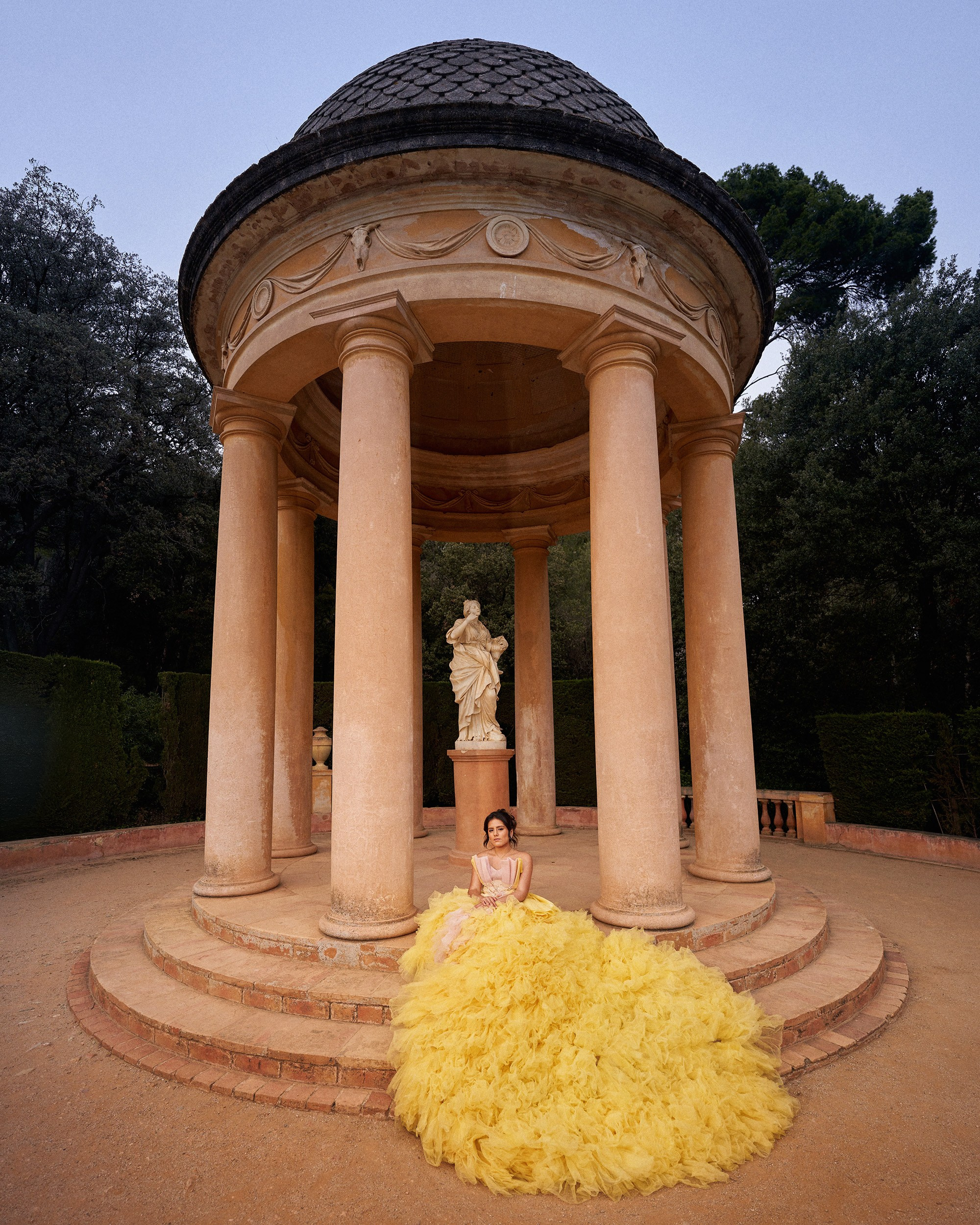 Fotógrafo de Quinceañeras en Barcelona | Sesión de 15 Años con Vestidos Únicos en Lugares Icónicos