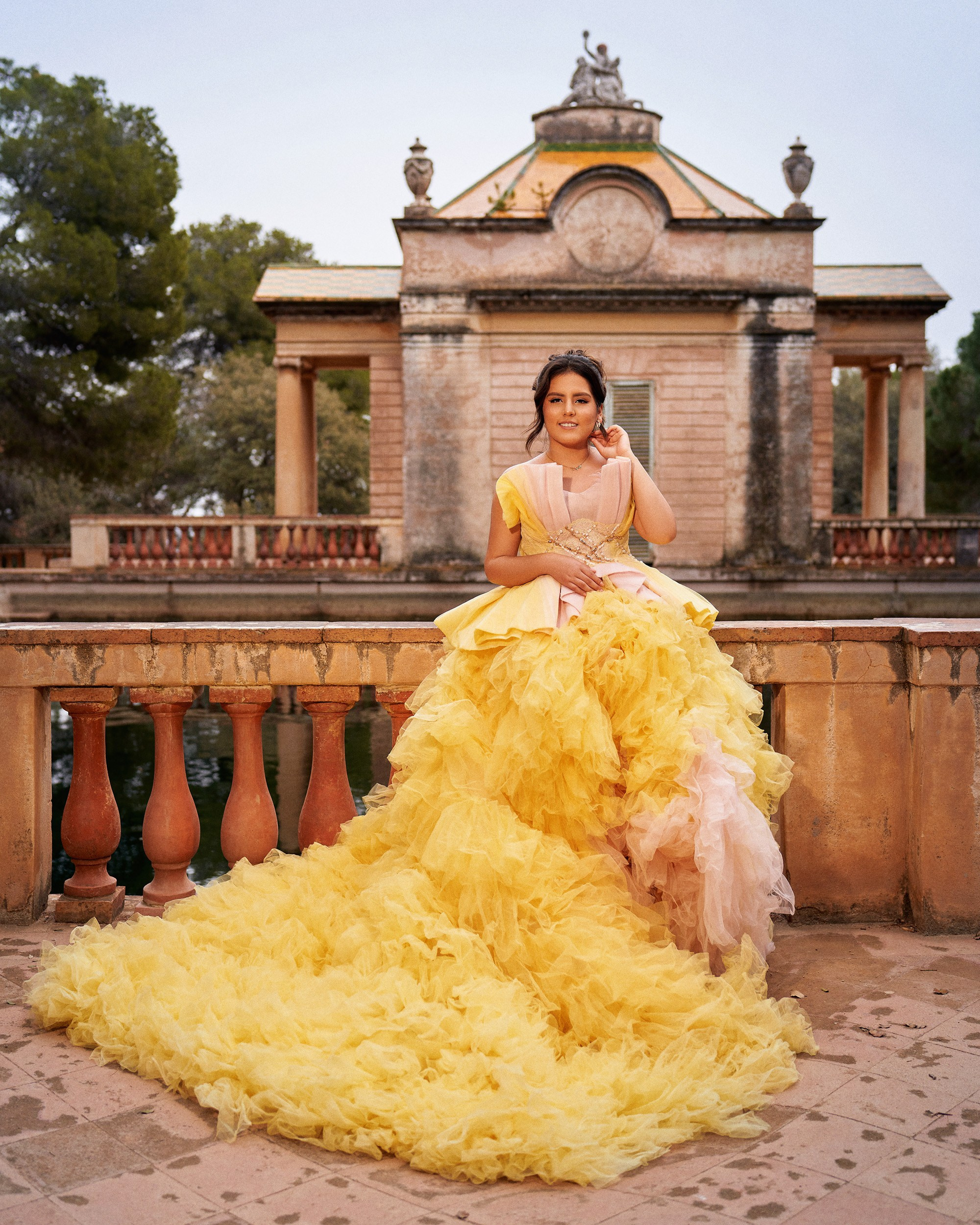 Fotógrafo de Quinceañeras en Barcelona | Sesión de 15 Años con Vestidos Únicos en Lugares Icónicos