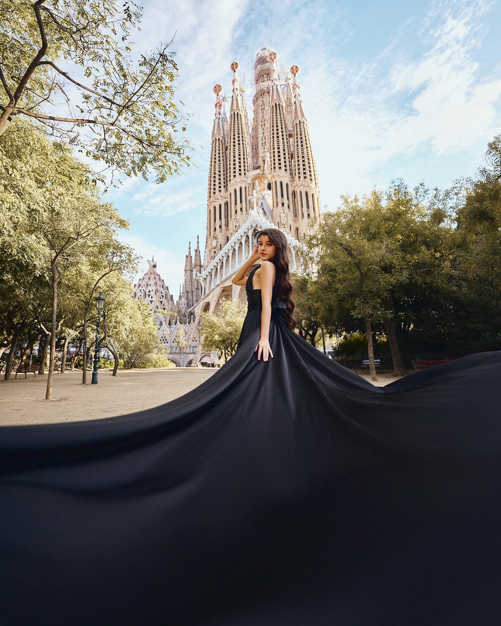 Fotógrafo de Quinceañeras en Barcelona | Sesión de 15 Años con Vestidos Únicos en Lugares Icónicos