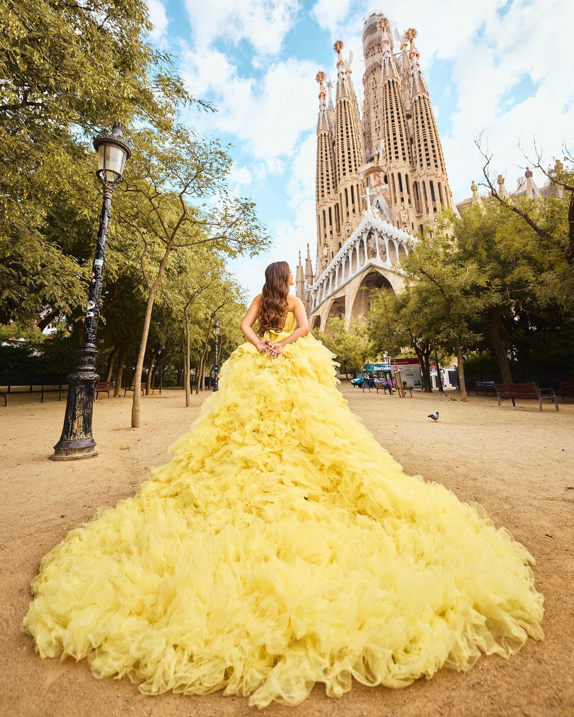 Fotógrafo de Quinceañeras en Barcelona | Sesión de 15 Años con Vestidos Únicos en Lugares Icónicos