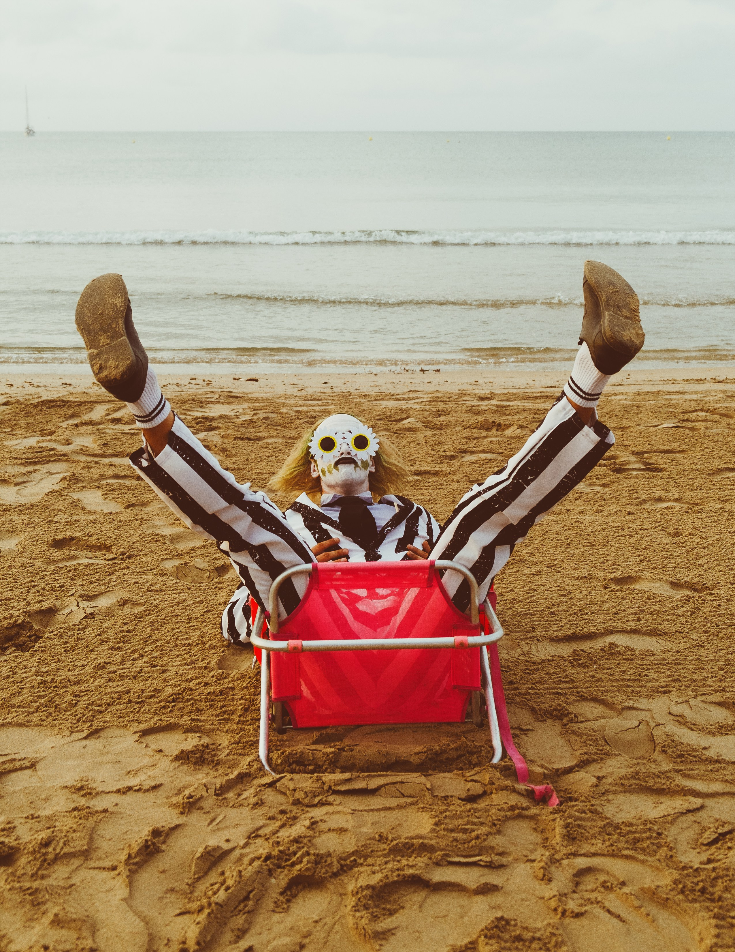 Beetlejuice на море: Экспериментальная фотосессия с цирковыми артистами — Фотограф Андрей Луковников