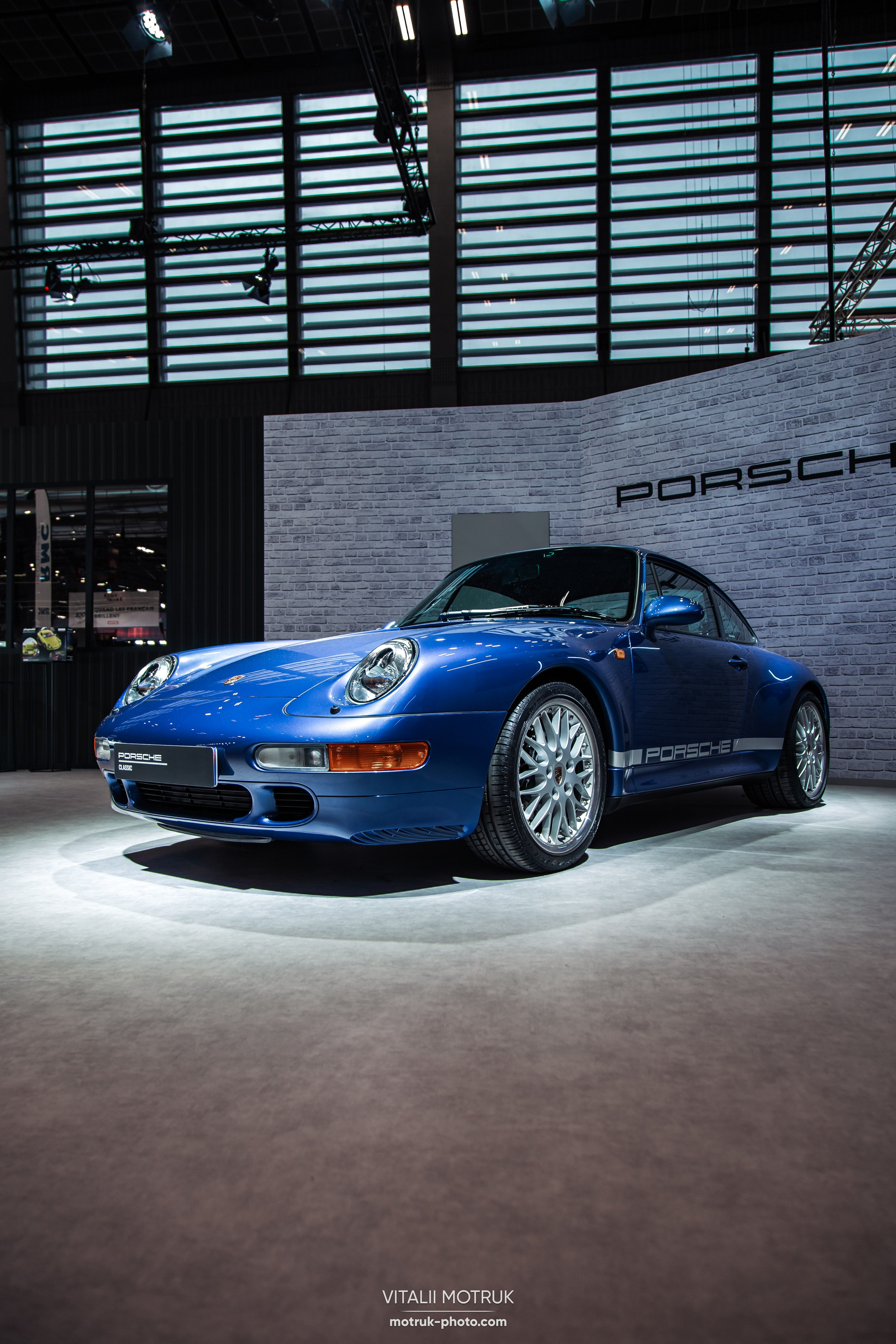 Retromobile 2023. Photographe de voitures à Paris — Vitalii Motruk