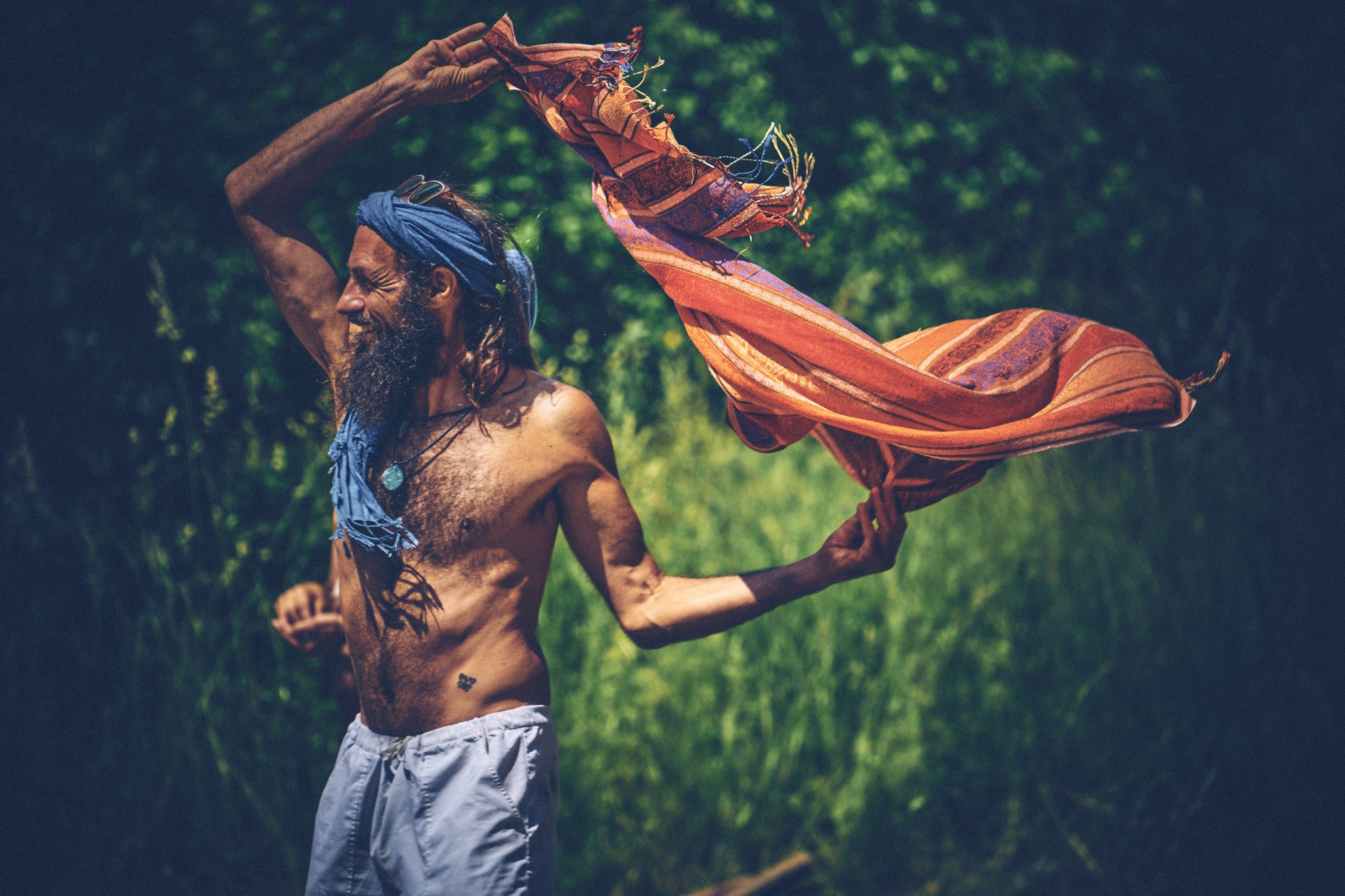 Portrety Ludzi, zrobione na Festiwalach Świadomościowych i Muzycznych: Dharma, ZIELONE KRĘGI, Wibracje, FRUŃ, Organic, Turkusowa Wyspa. Andriej Szypilow - Fotografia & Wideografia