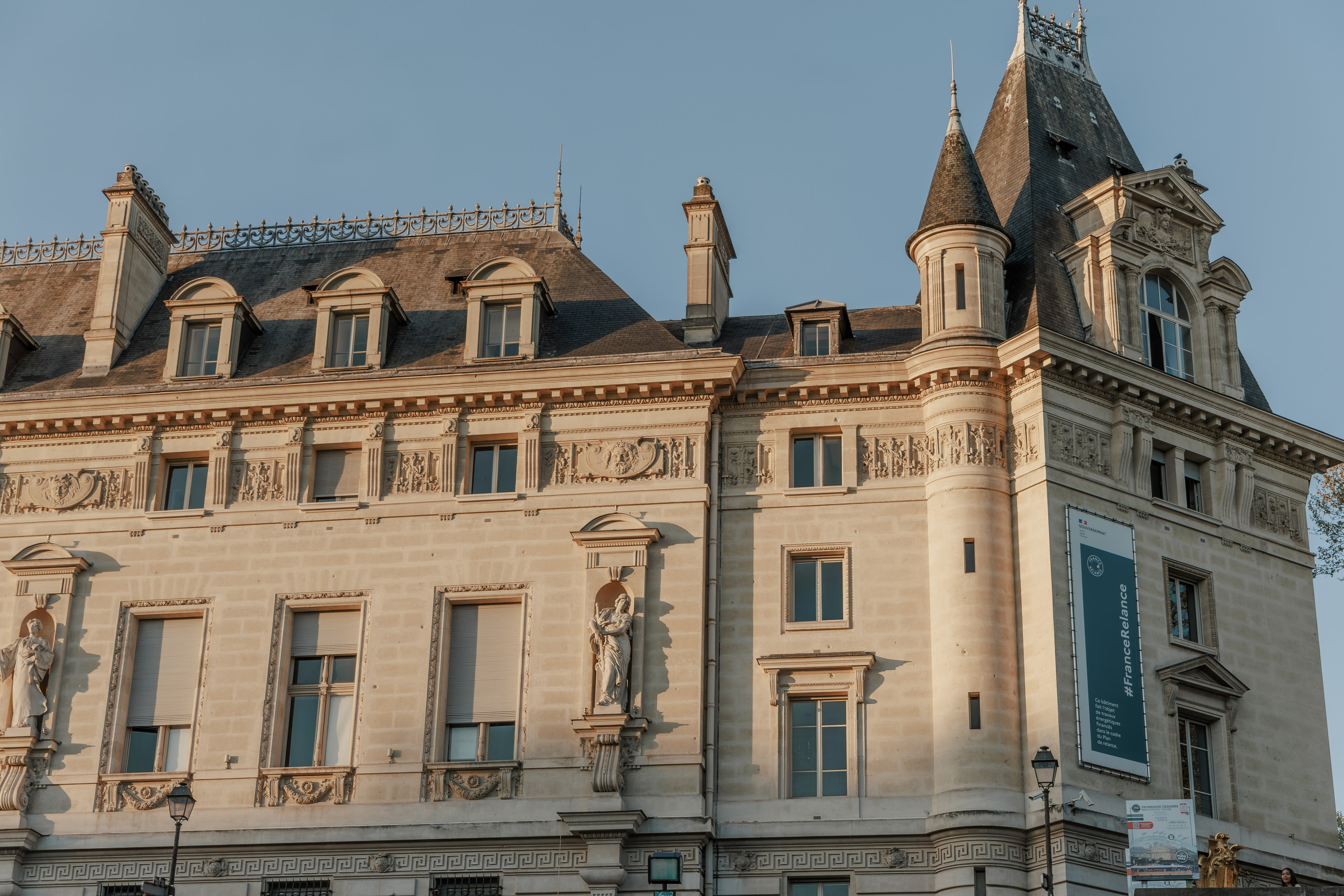 Sail, Sip & Smile: A Private Seine Cruise with Your Personal Photographer & Filmmaker. Photographe à Paris