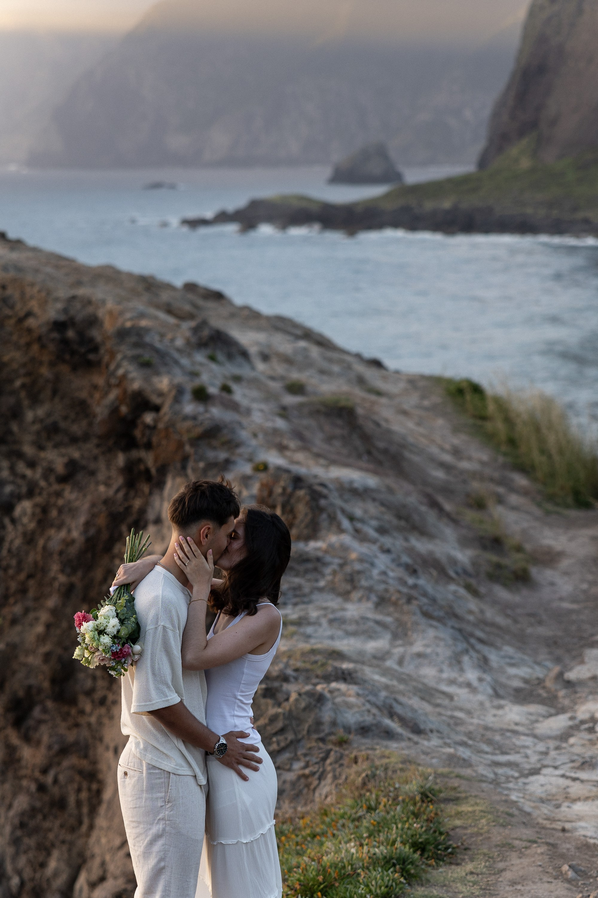 Secret Proposal at Miradouro do Guindaste, Madeira | Surprise Engagement. Fotógrafa na Madeira para casais, pedidos de casamento, elopements e casamentos íntimos | Tatiana
