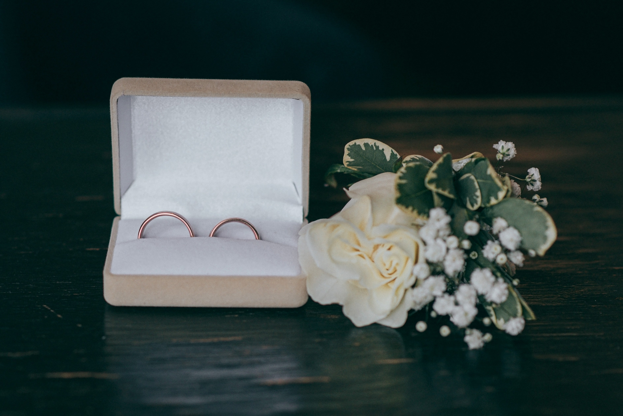 Vestuvių fotosesija, pasiruošimas, Vestuvių pasiruošimo fotografavimas. Vestuvių fotografas Vilnius Trakai kaina vestuvių fotografavimas fotografė personal.lt photogrpahy kainos jaunoji jaunikis nuotaka santuoka vestuvės, profesionali natūrali meninė reportažinė klasikinė fotosesija