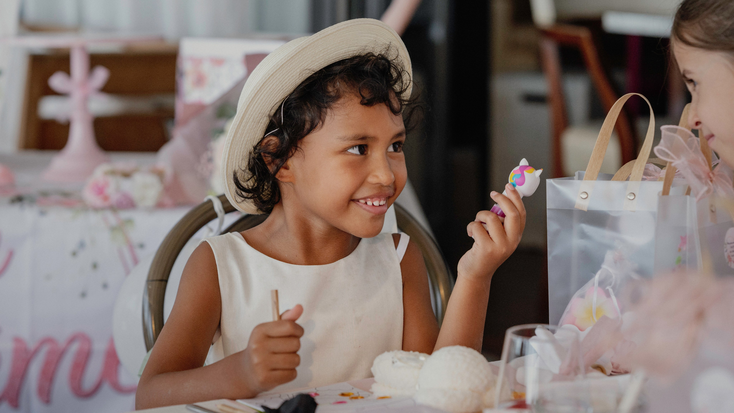 La séance photo professionnelle pour enfants sur la Côte d’Azur. Photographe sur Cote d’Azur. Portraits de familles, couples, enfants, événements