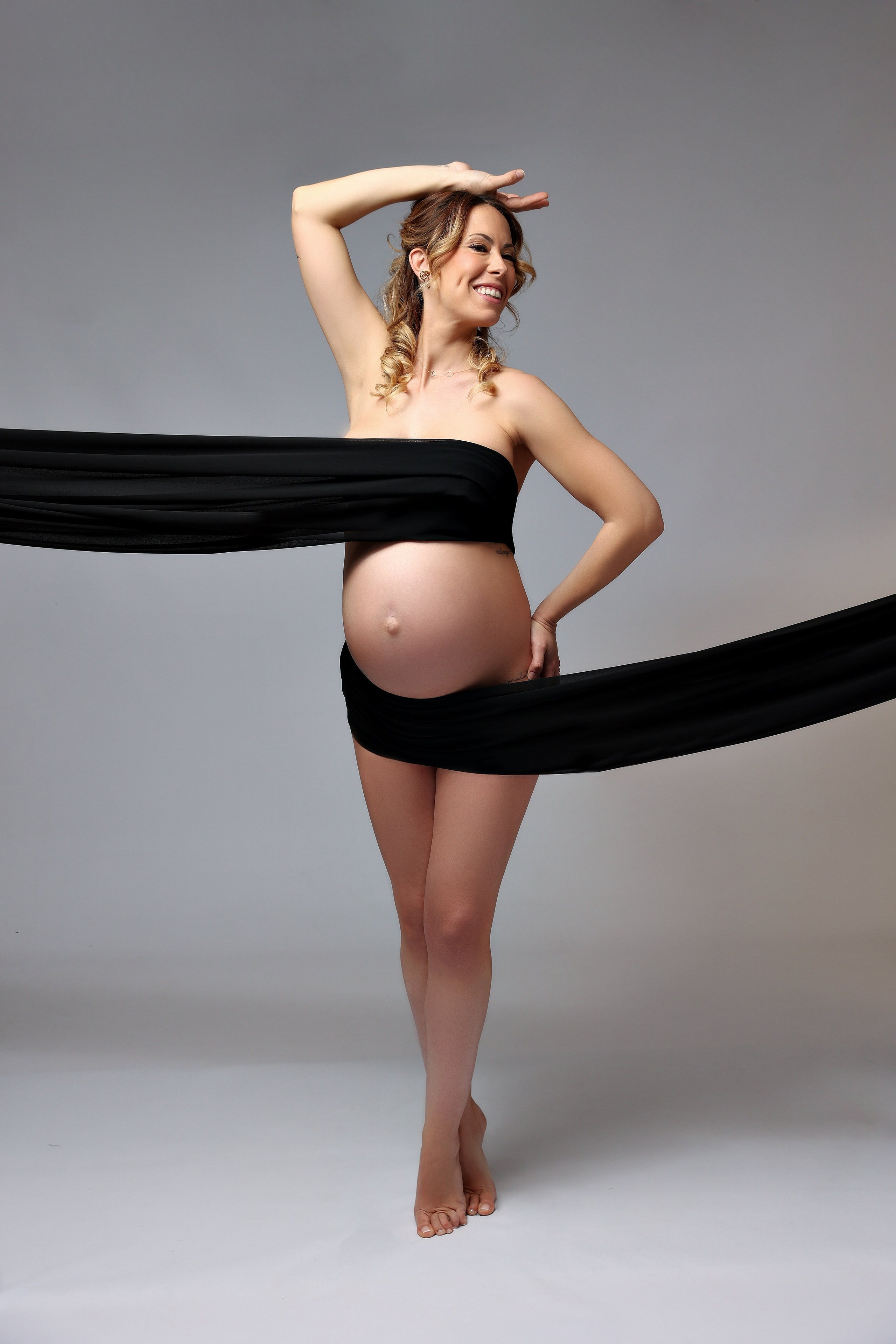 Nueva Sesión Embarazo En Estudio. Fotografía de Eventos, Embarazo y Familiar en Pirineos