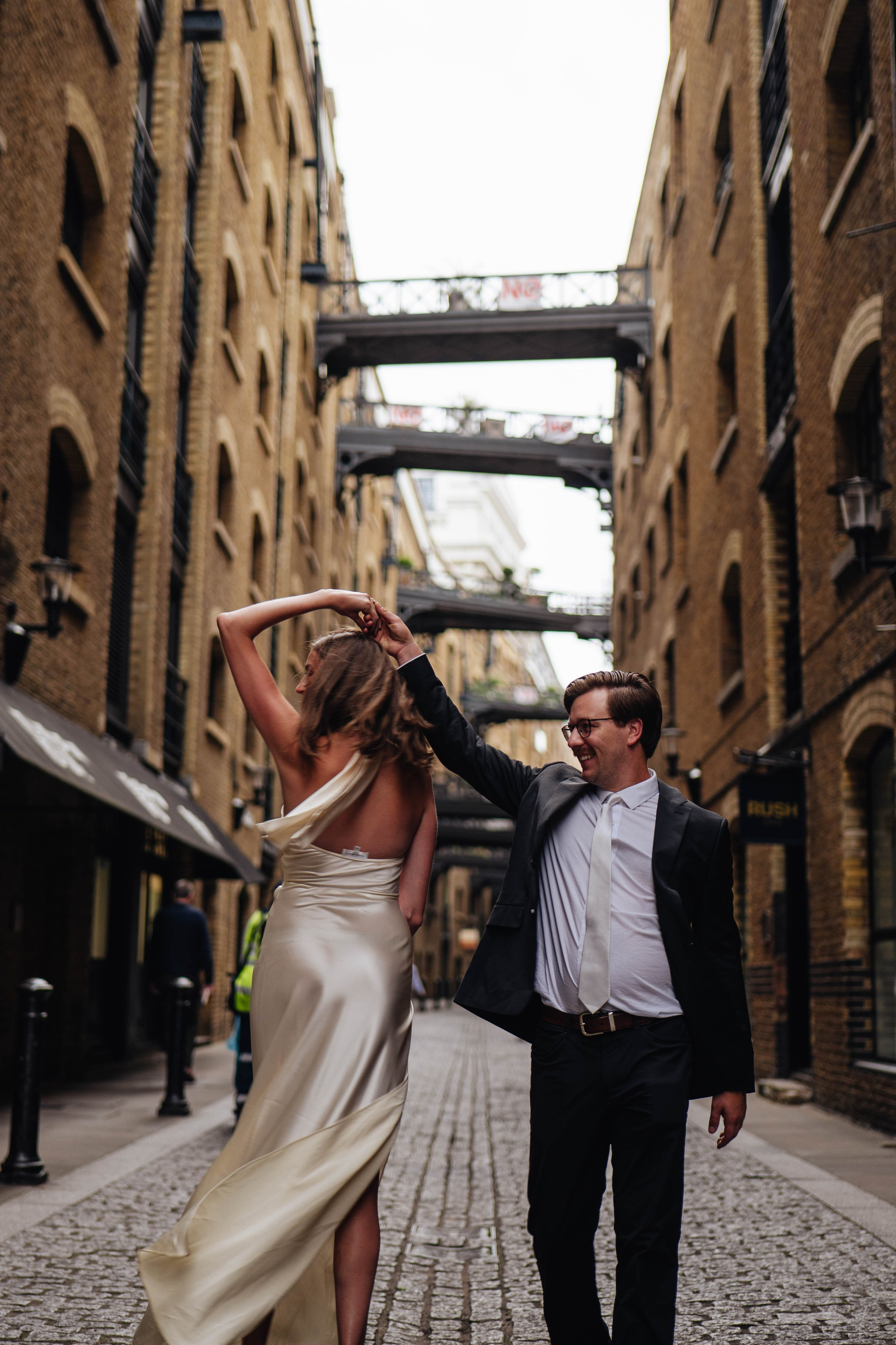 Love near Tower. Wedding and family photographer in London