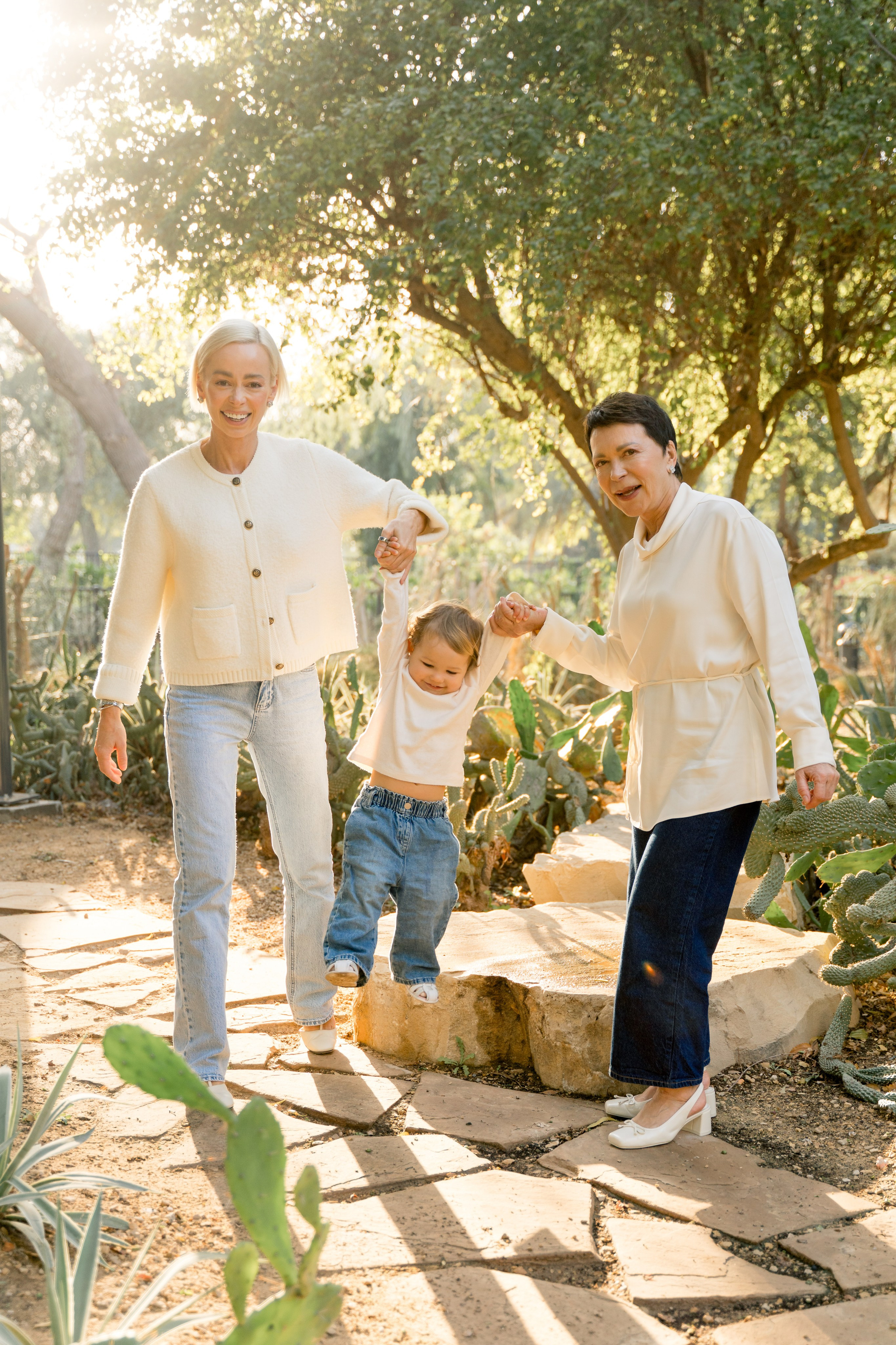 Family photoshoot in Abu Dhabi natural light