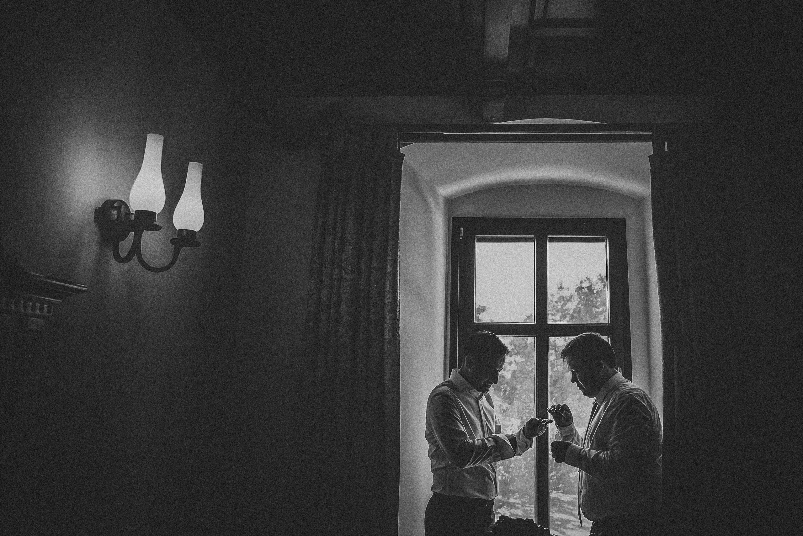 Alina și Ionuț | Fotografii Alb-Negru în Alba Iulia | Alex Vasilie. Alex Vasilie | Fotograf de Nuntă, Botez și Portret | Cluj-Napoca