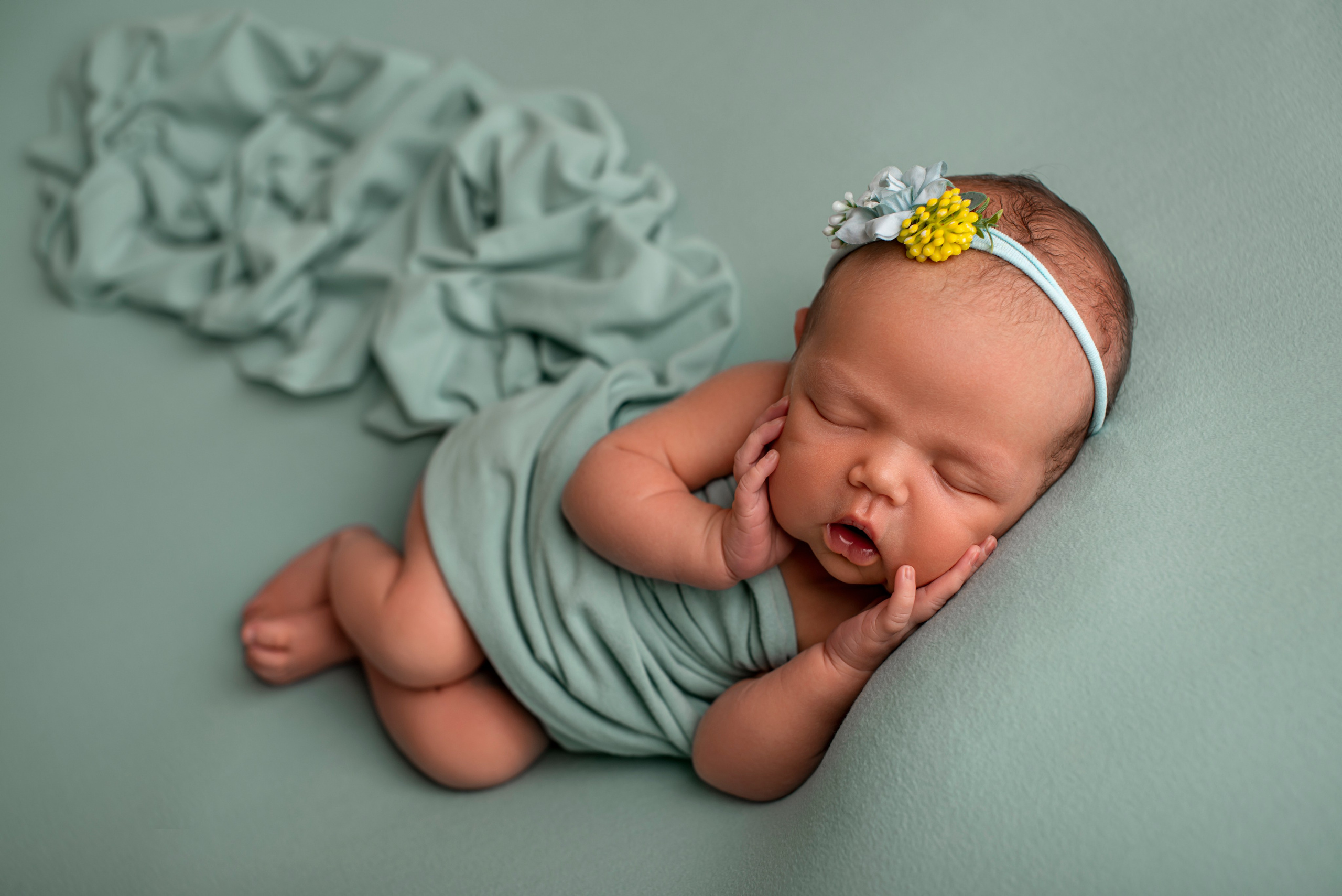 Neugeborenenfotos in Berlin – Studio oder bei Ihnen zu Hause