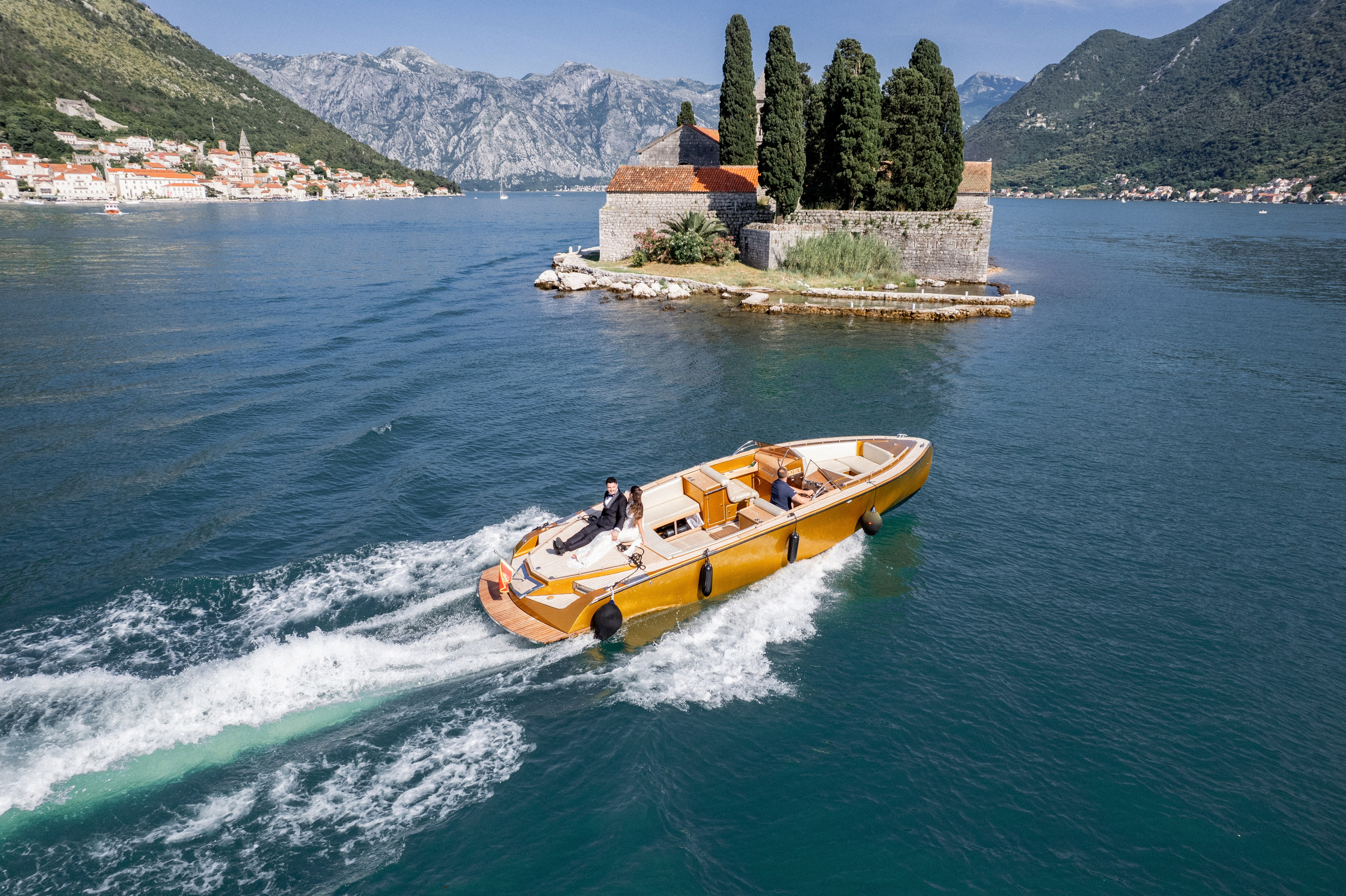 Huur een boot voor fotoshoots in Montenegro
