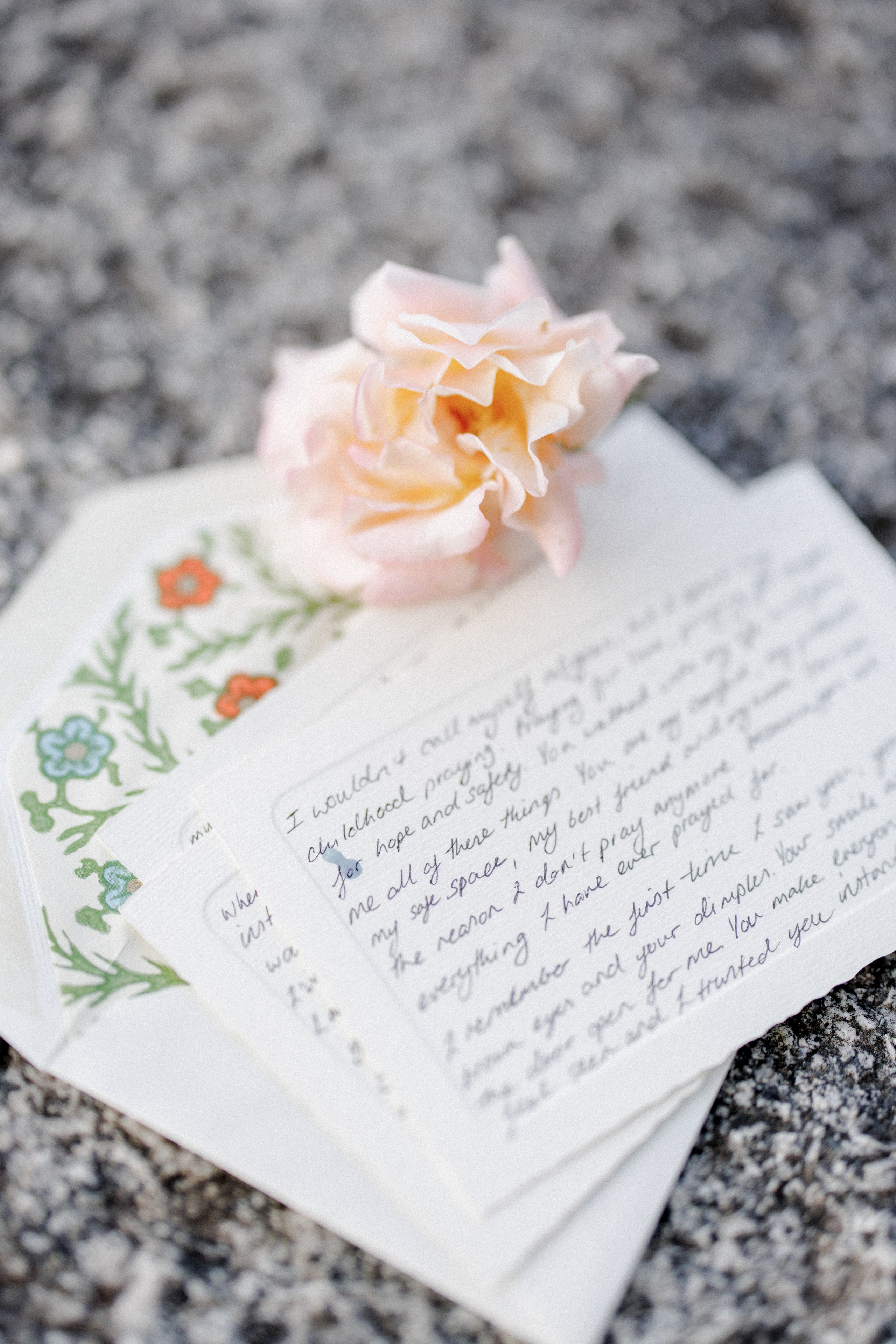 Ein frühes Elopement am Comer See: Eine Liebesgeschichte, die in Erinnerung bleibt. Familien- & Hochzeitsfotografin Schweiz. Valeria Diaz in Zürich und Umgebung