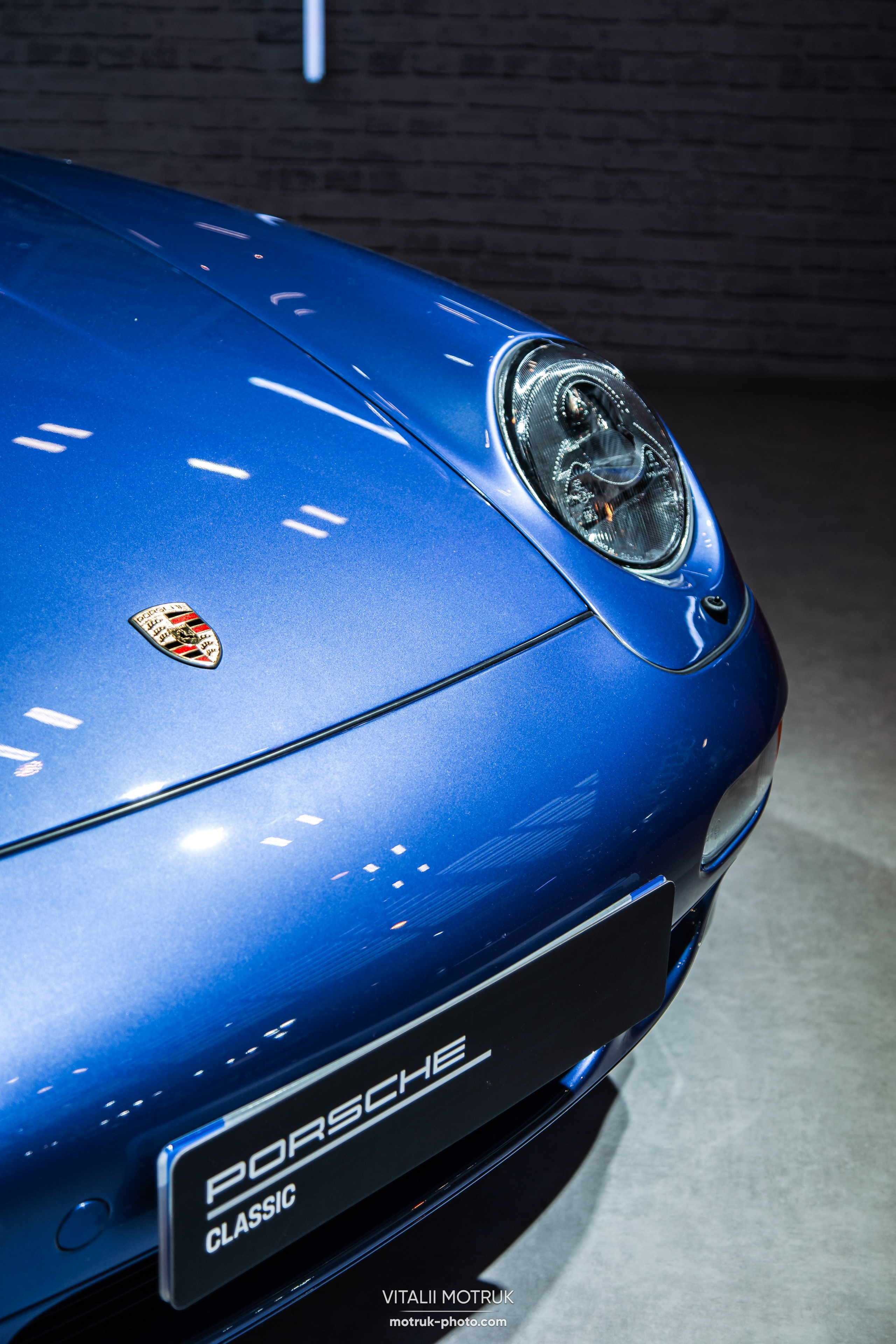 Retromobile 2023. Photographe de voitures à Paris — Vitalii Motruk