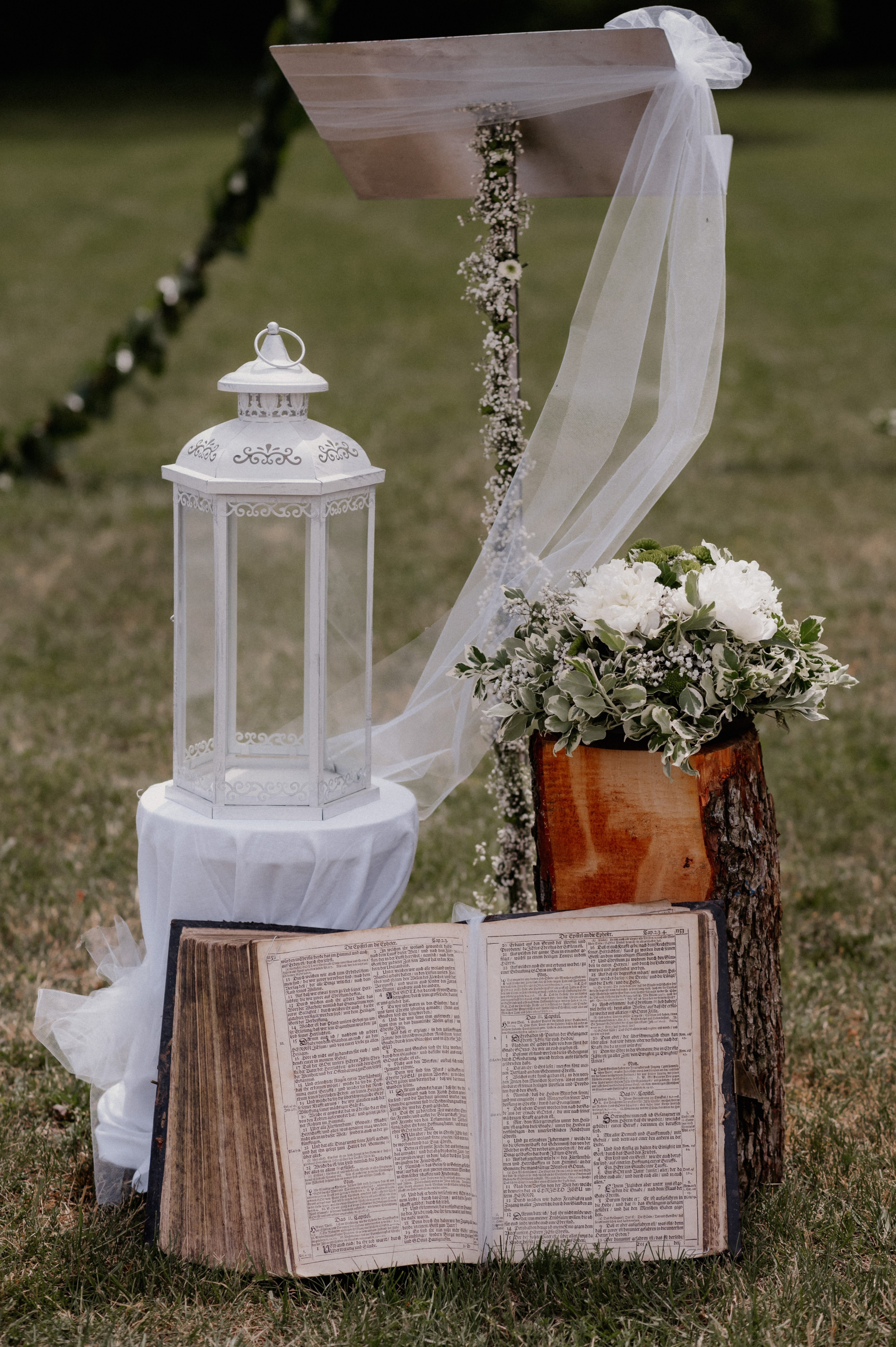 Sommer, Liebe & zwei wunderschöne Kleider: Gartenhochzeit in Gunzenhausen. Photographer in Ansbach for Couples, Weddings and After Wedding