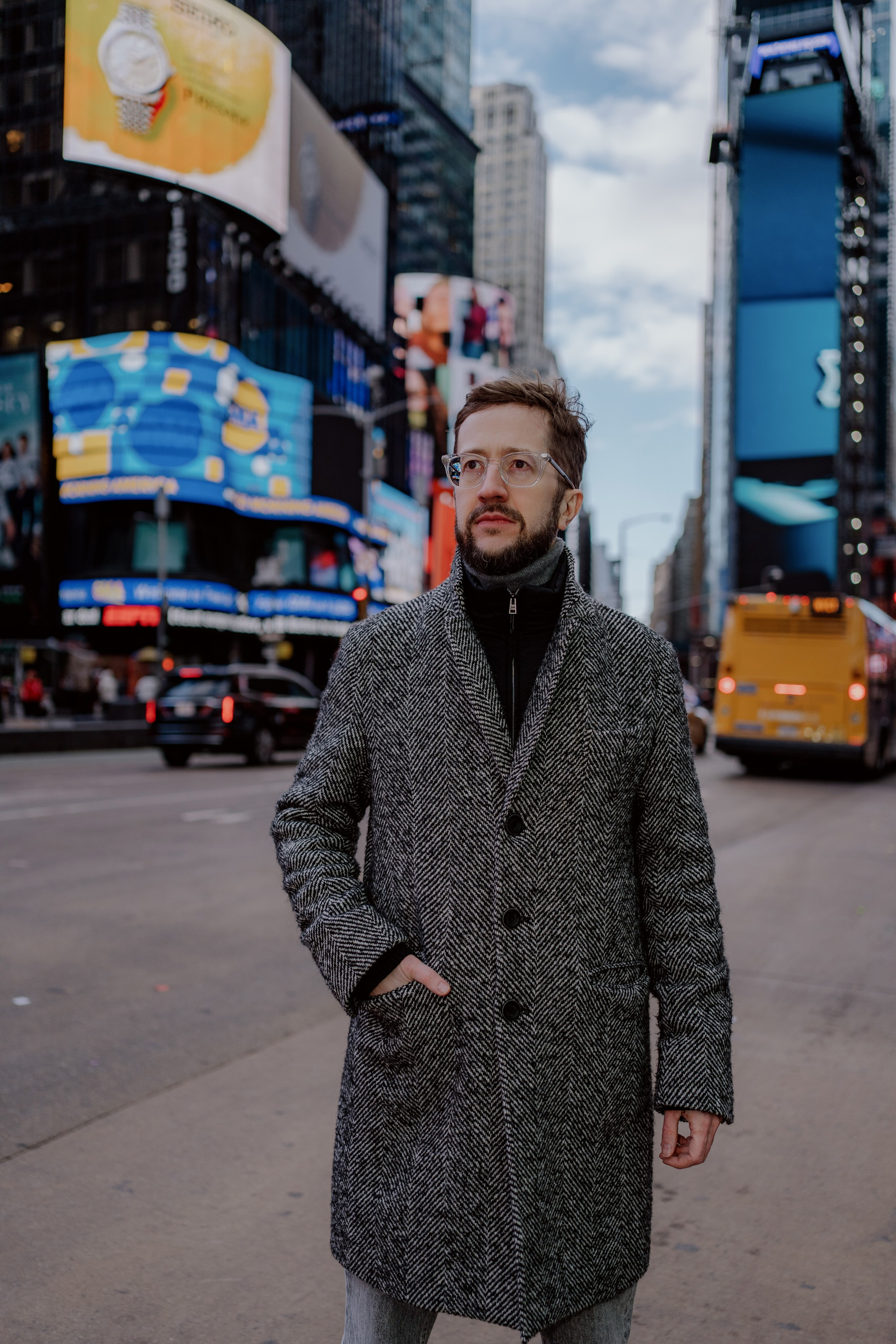 Times Square Family Photography NYC 2025: Perfect Morning Photo Sessions. Videographer and photographer in New York // MAKAROV.VIDEO