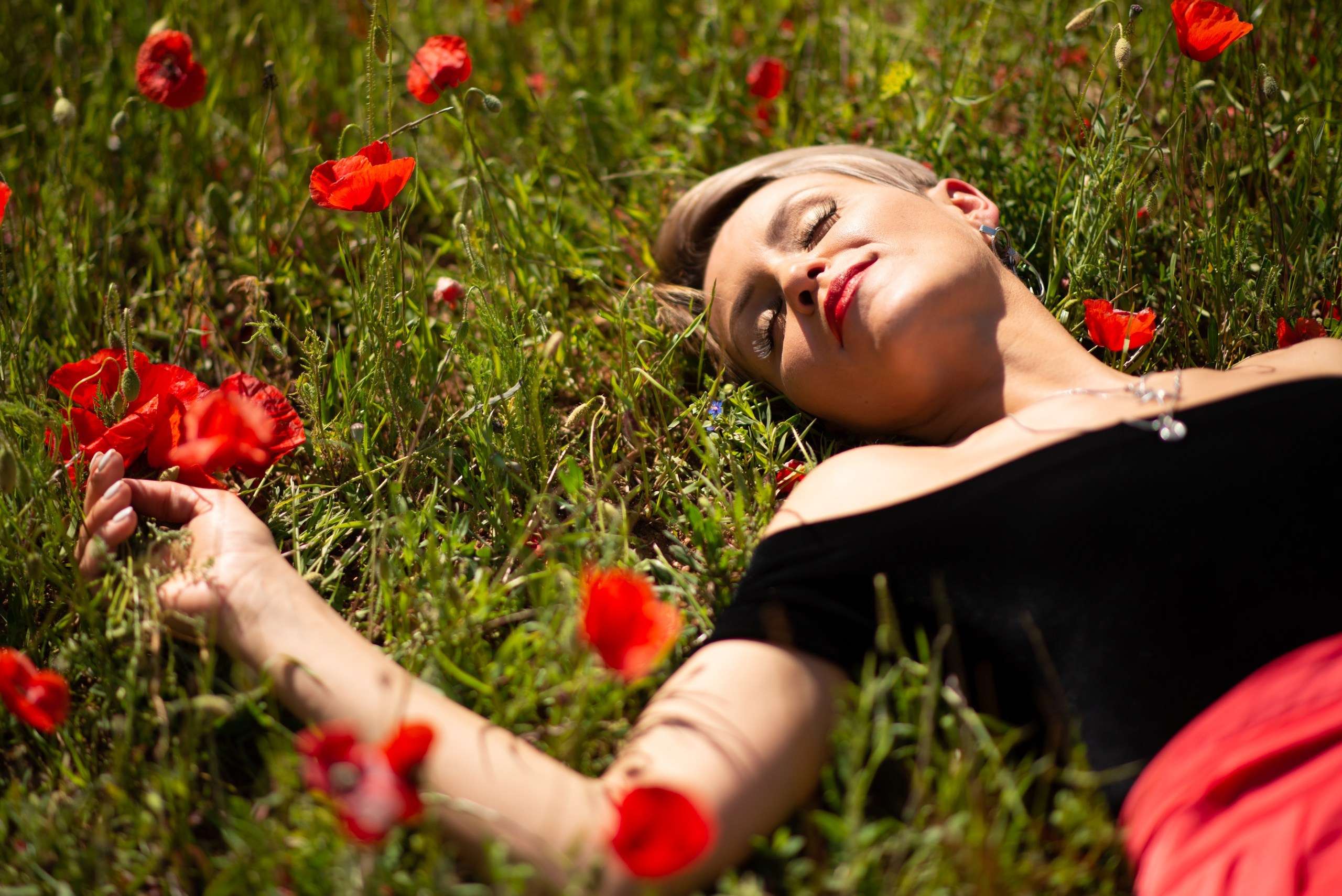 Olga Campos flores rojos. Фотограф Екатерина Гасанова — фотосессии в Барселоне