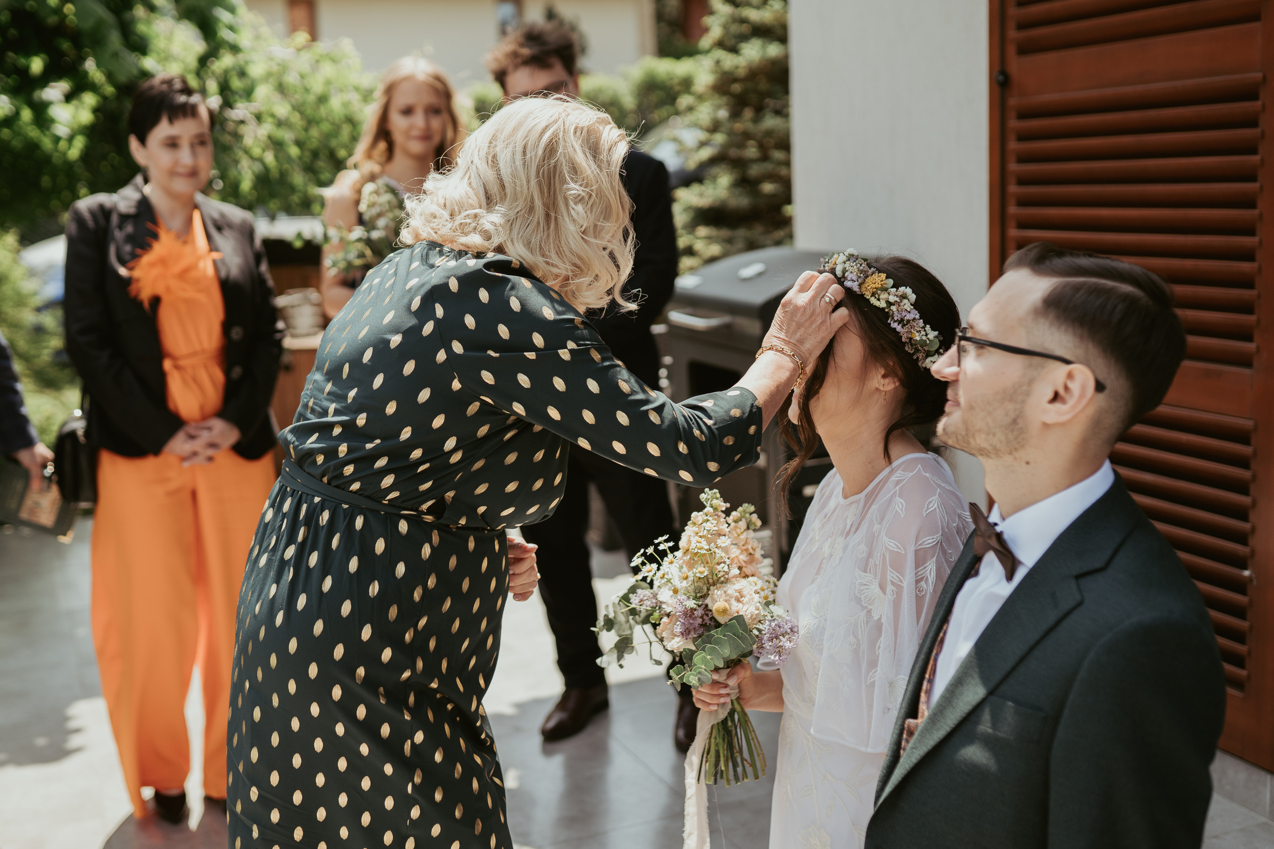 Magiczne Ślubne Opowieści: Willa Słoneczna w Ogniu Emocji. Karkowskafoto - fotografia miłości