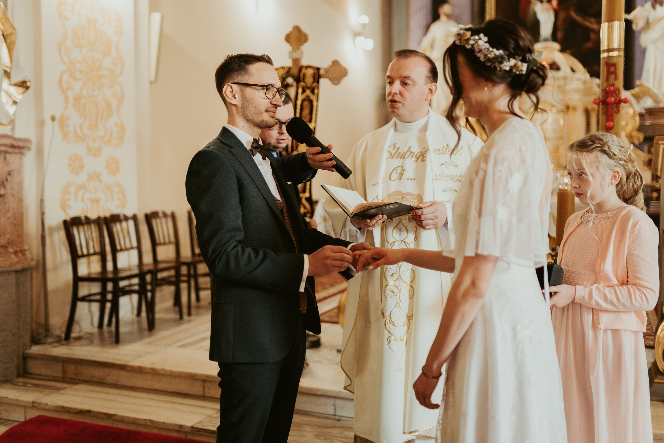 Magiczne Ślubne Opowieści: Willa Słoneczna w Ogniu Emocji. Karkowskafoto - fotografia miłości