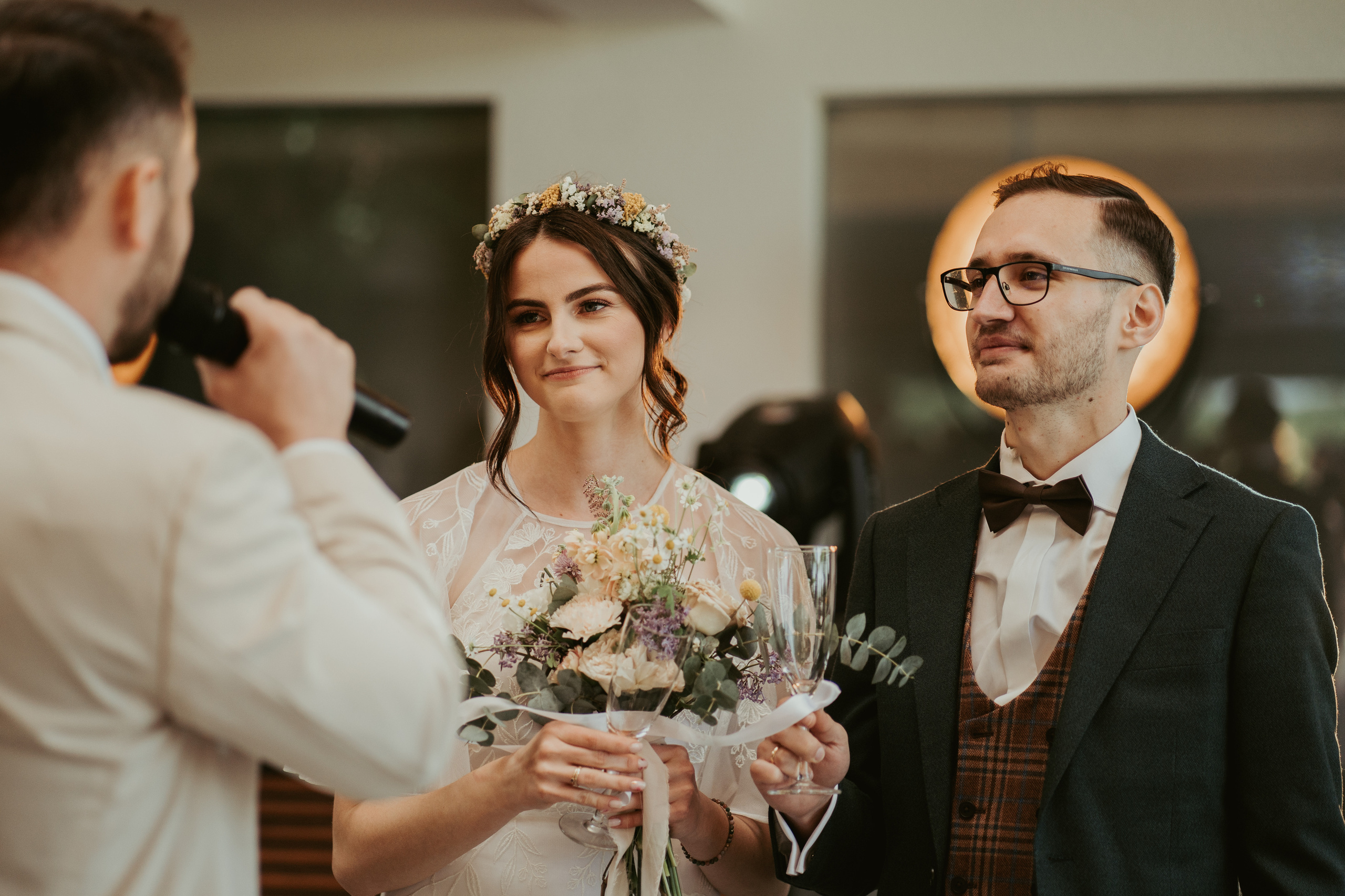 Magiczne Ślubne Opowieści: Willa Słoneczna w Ogniu Emocji. Karkowskafoto - fotografia miłości