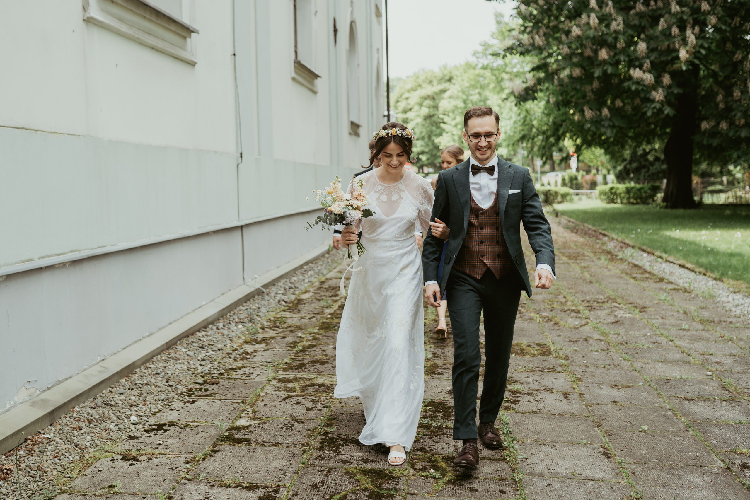 Magiczne Ślubne Opowieści: Willa Słoneczna w Ogniu Emocji. Karkowskafoto - fotografia miłości