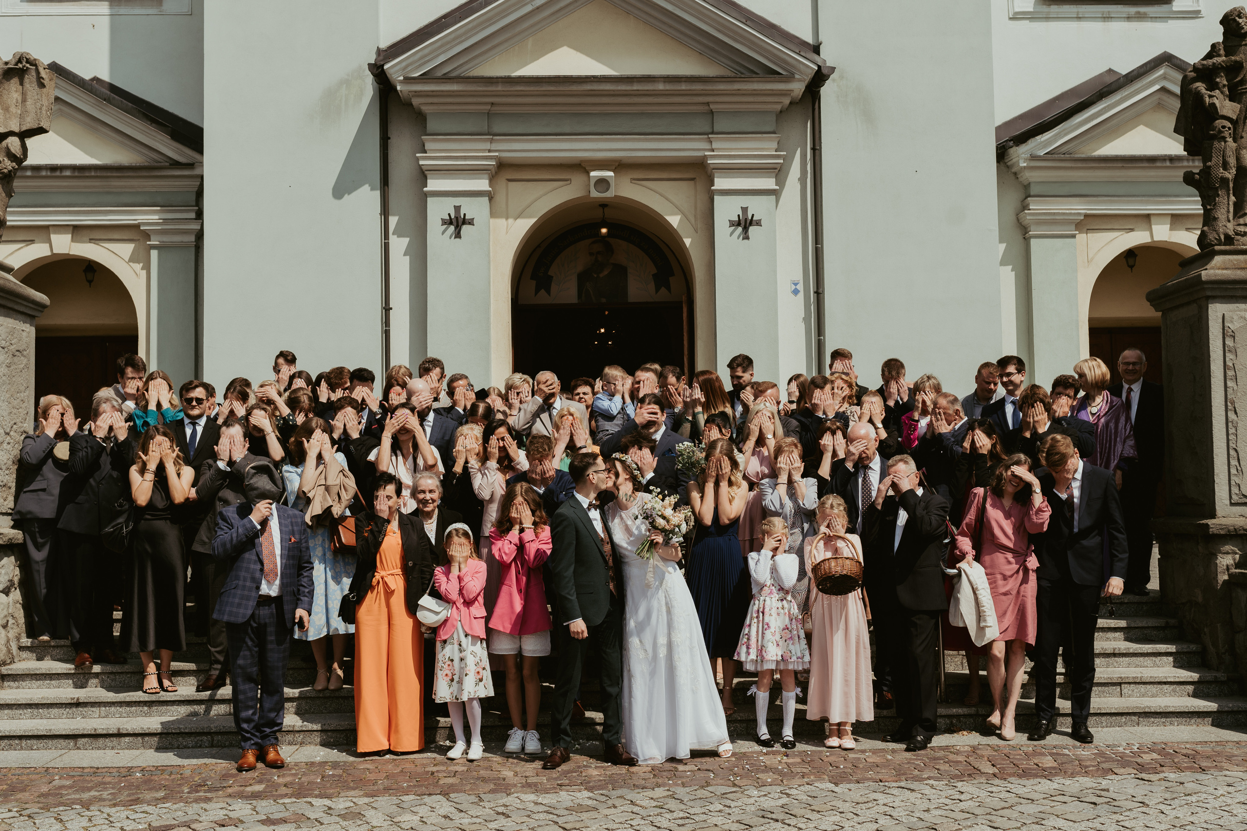 Magiczne Ślubne Opowieści: Willa Słoneczna w Ogniu Emocji. Karkowskafoto - fotografia miłości
