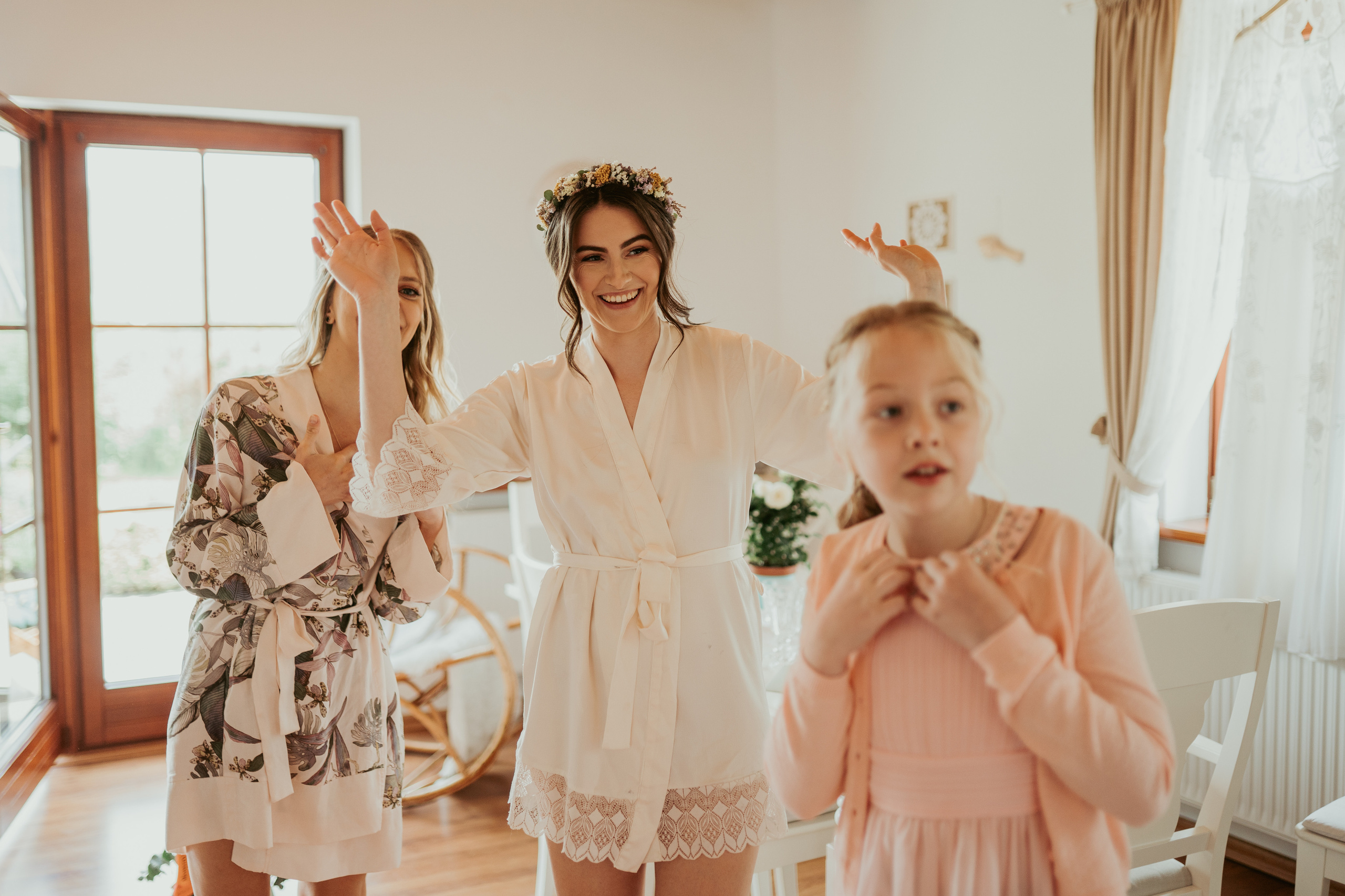 Magiczne Ślubne Opowieści: Willa Słoneczna w Ogniu Emocji. Karkowskafoto - fotografia miłości