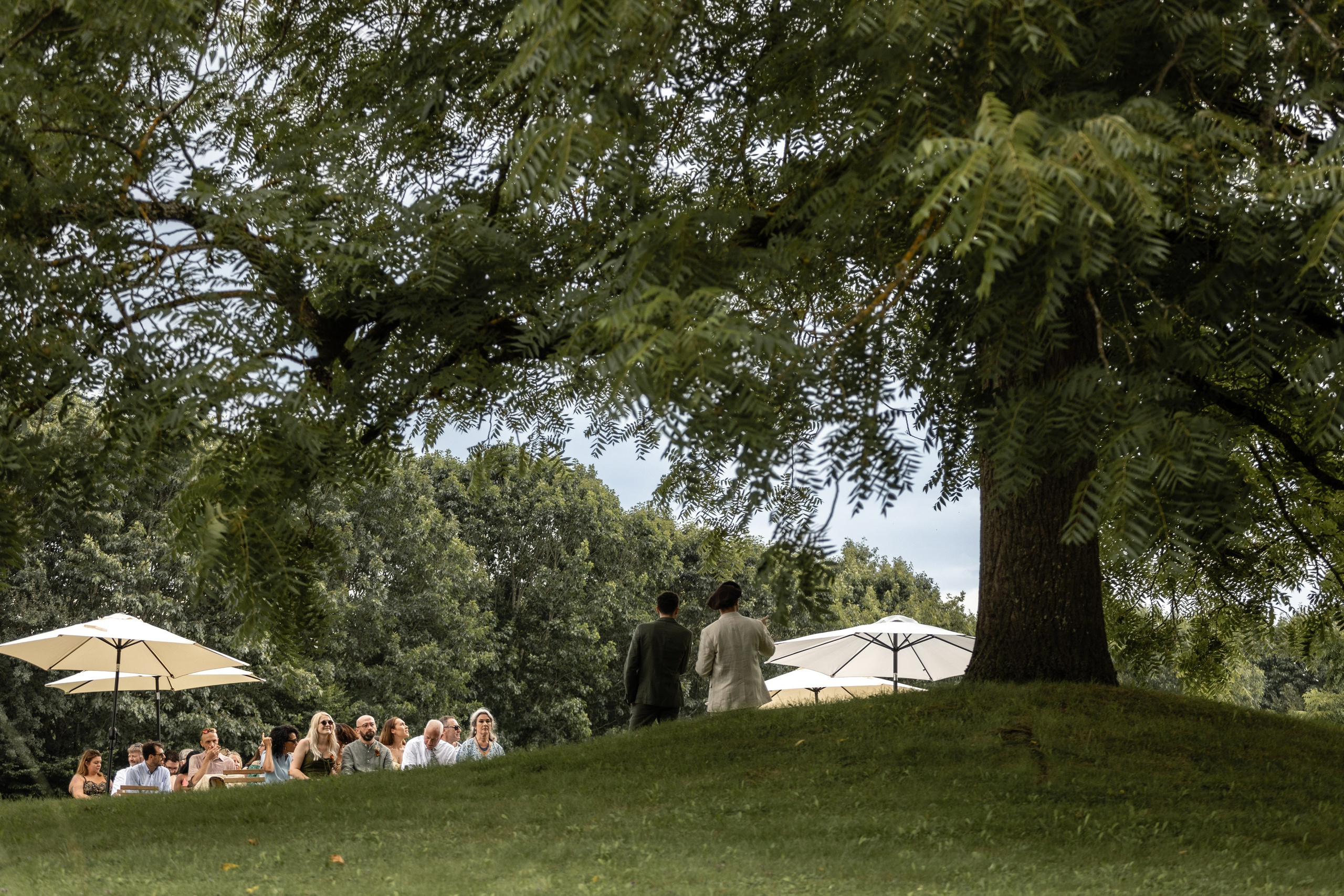 Rachel et Giles. Photo de mariage au Château de Saint-Martory. Eugénie Smirnova — photographe à Toulouse et dans le sud-ouest de la France