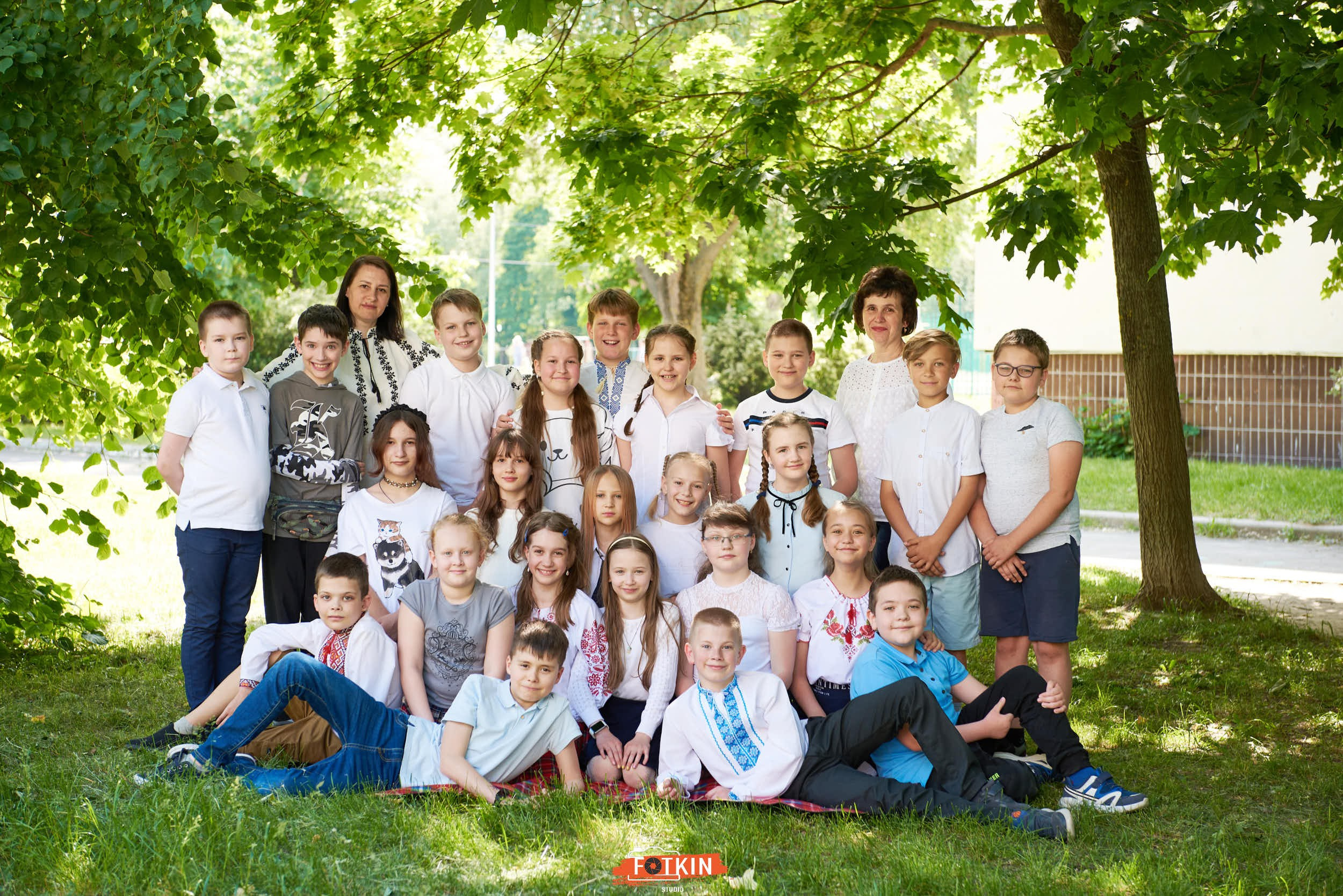 Випускні альбоми для 1- 4 класу у Дніпрі та області. Випускні альбоми фотокниги Київ та Дніпро