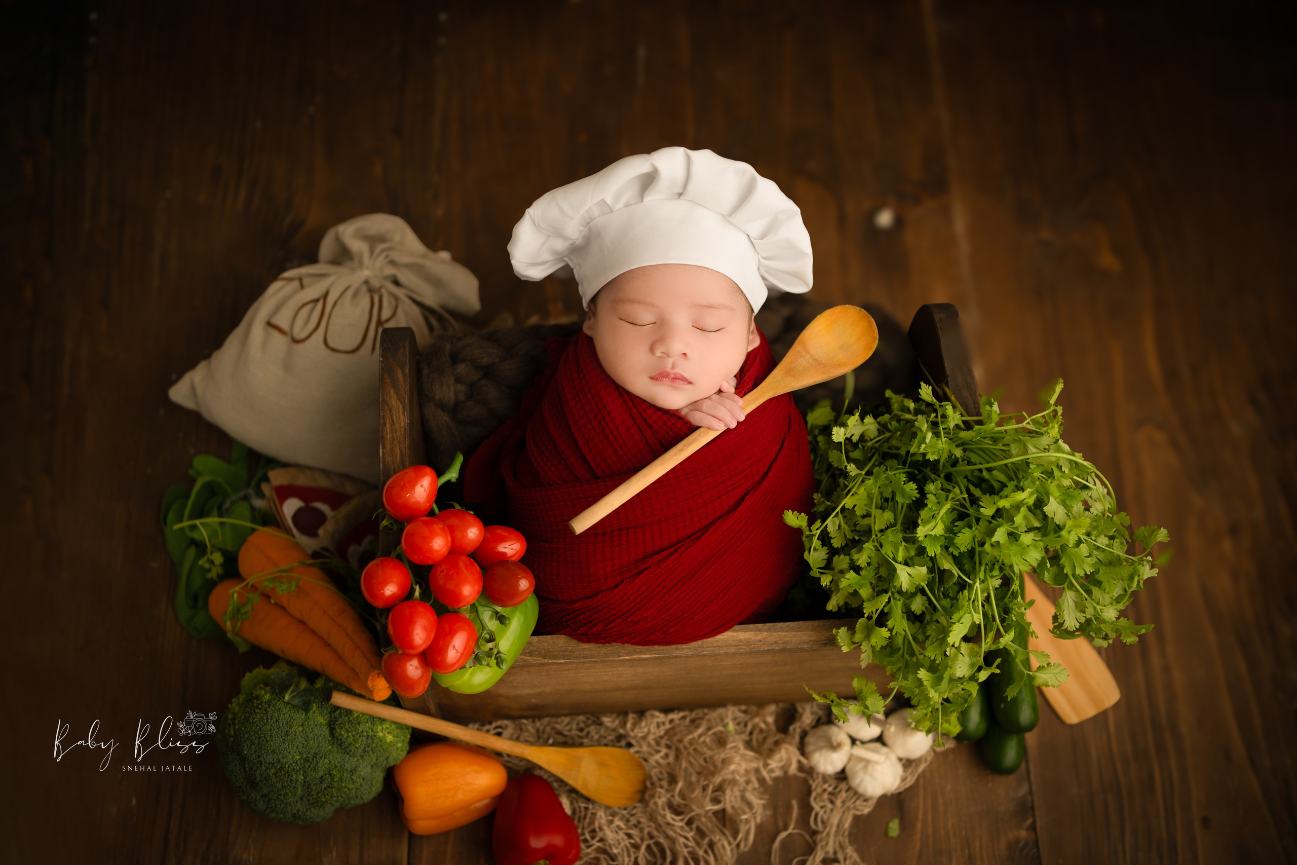 Best newborn photographer in Doha, Qatar. Best infant photoshoot in Doha, Qatar. Newborn photo session in Doha Qatar, baby, sitter, cake smash, pre-birthday, maternity, family photographer in Doha, Qatar