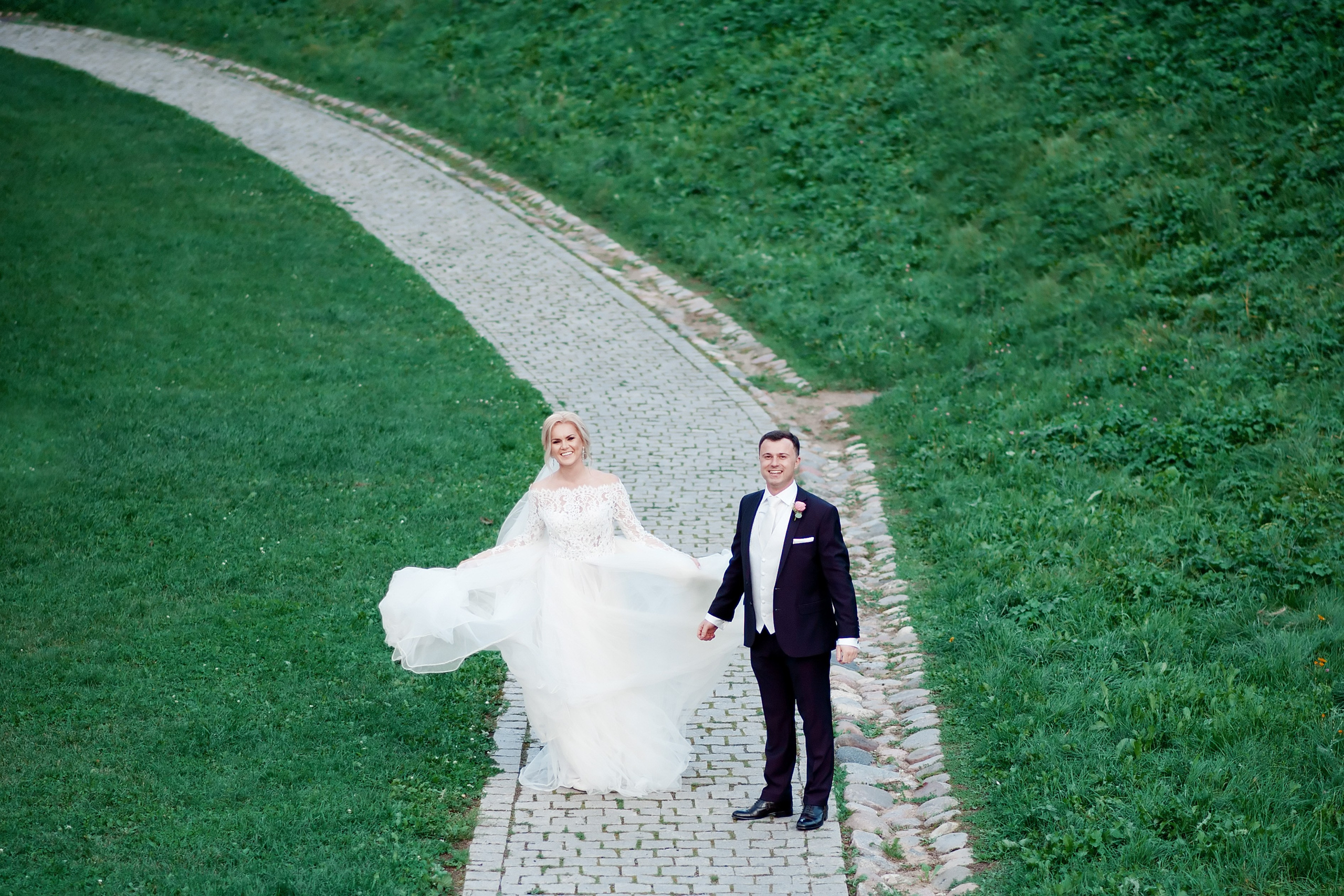 Vestuvių fotosesija, ceremonija, Vestuvių pasiruošimo fotografavimas. Vestuvių fotografas Vilnius Trakai kaina vestuvių fotografavimas fotografė personal.lt photogrpahy kainos jaunoji jaunikis nuotaka santuoka vestuvės, profesionali natūrali meninė reportažinė klasikinė fotosesija, vestuvių fotosesija gamtoje dvare