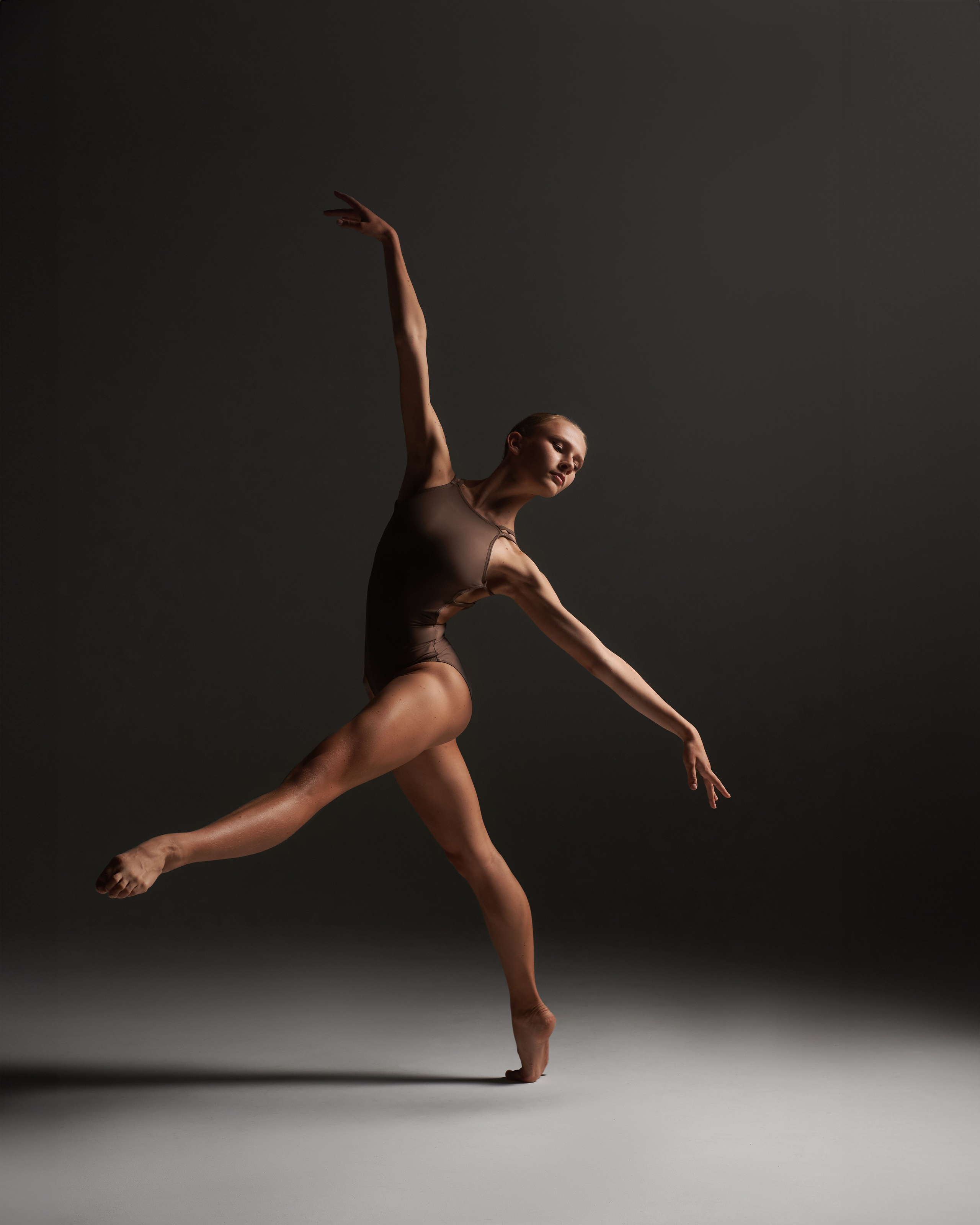 Sesja zdjęciowa dla baleriny | Gra światła i cienia w studio. Portrait & Fashion Photographer | Сannes, Paris, Monaco, Dubai, Kyiv — - Alisa Postnykova