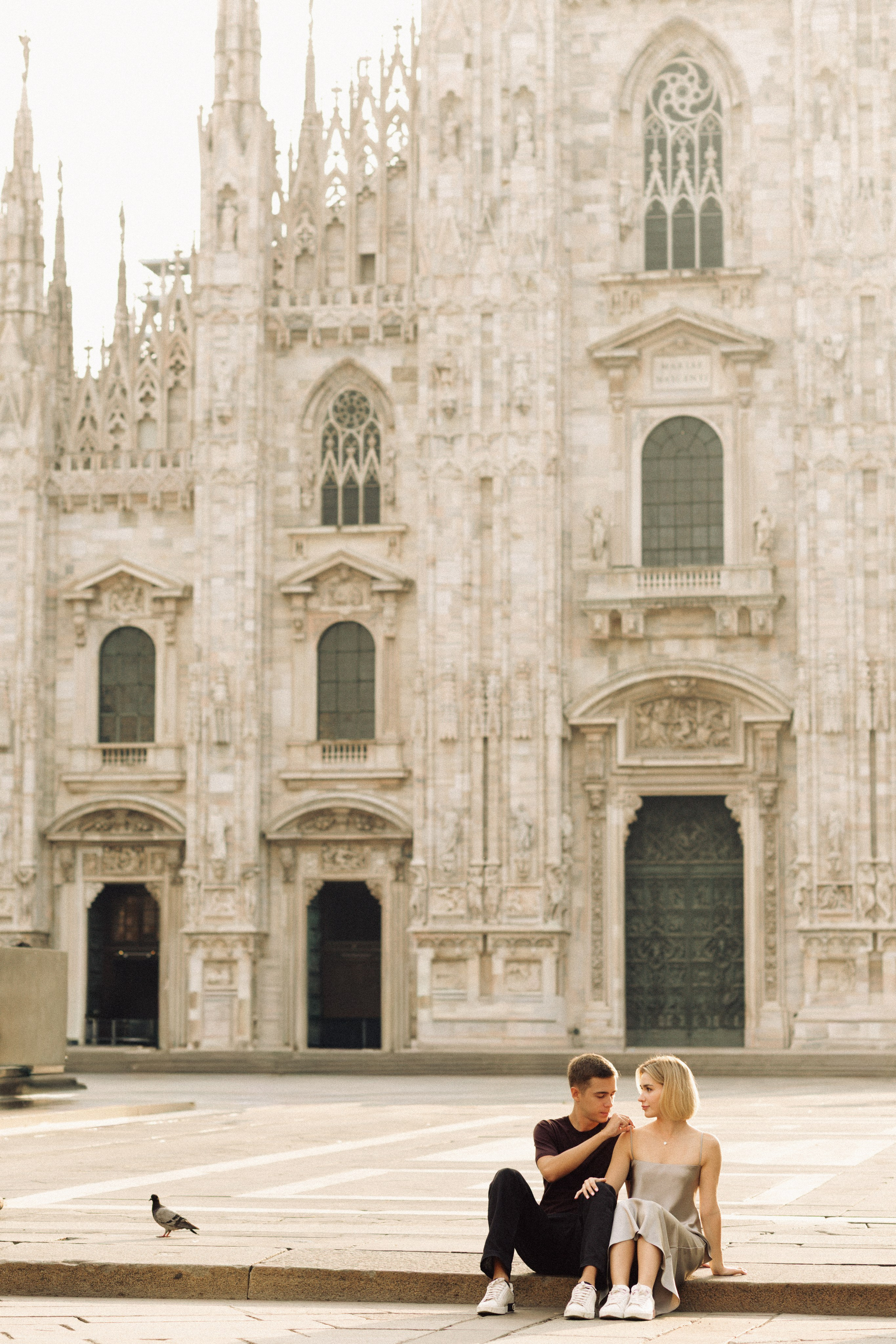 romantic love story at Duomo Milan