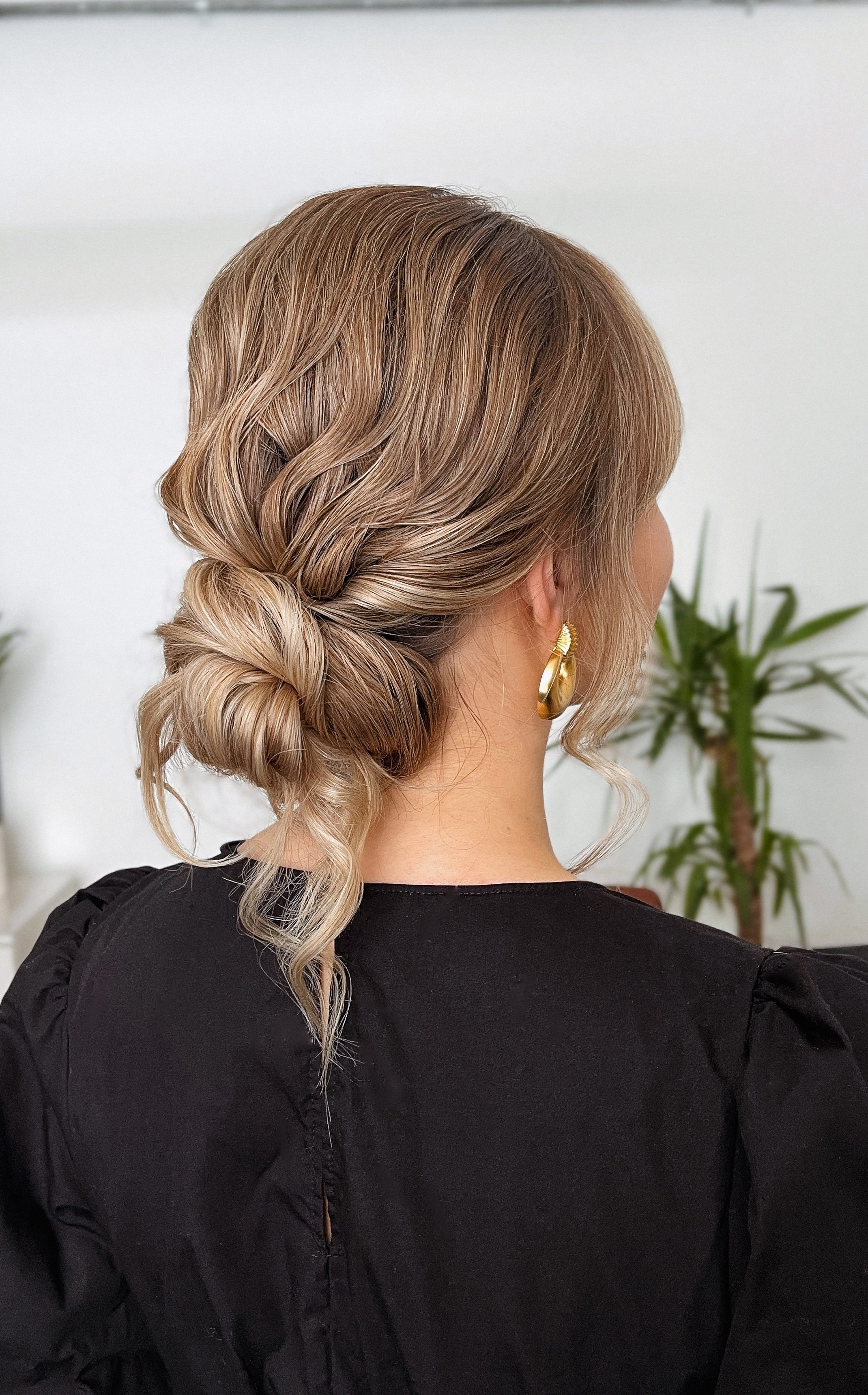 Bridal hairstyles, wedding hairstylist, elegant wedding hair. Makeup artist and Hair stylist in London