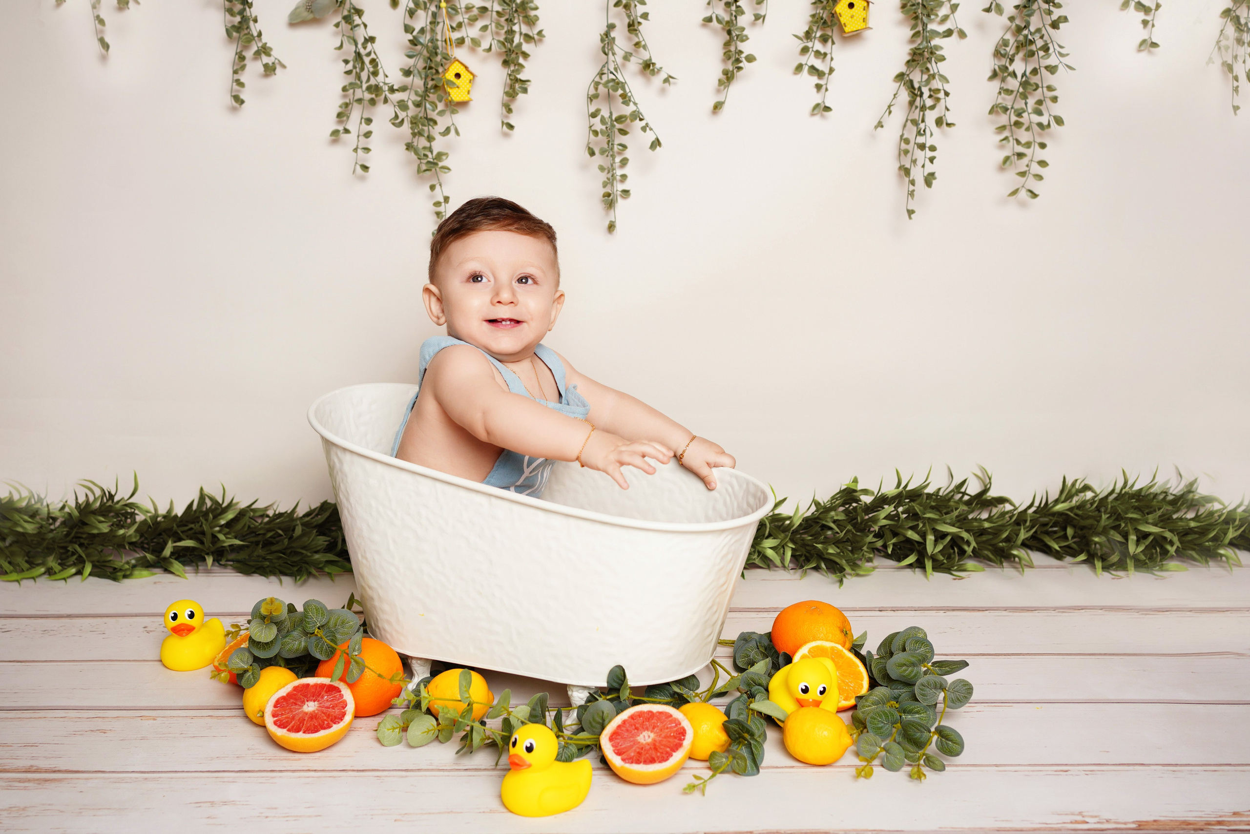 Cake-Smash-Fotoshooting für Einjährige. Neugeborenenfotografin und Retoucher in Augsburg Nastassia Schneider