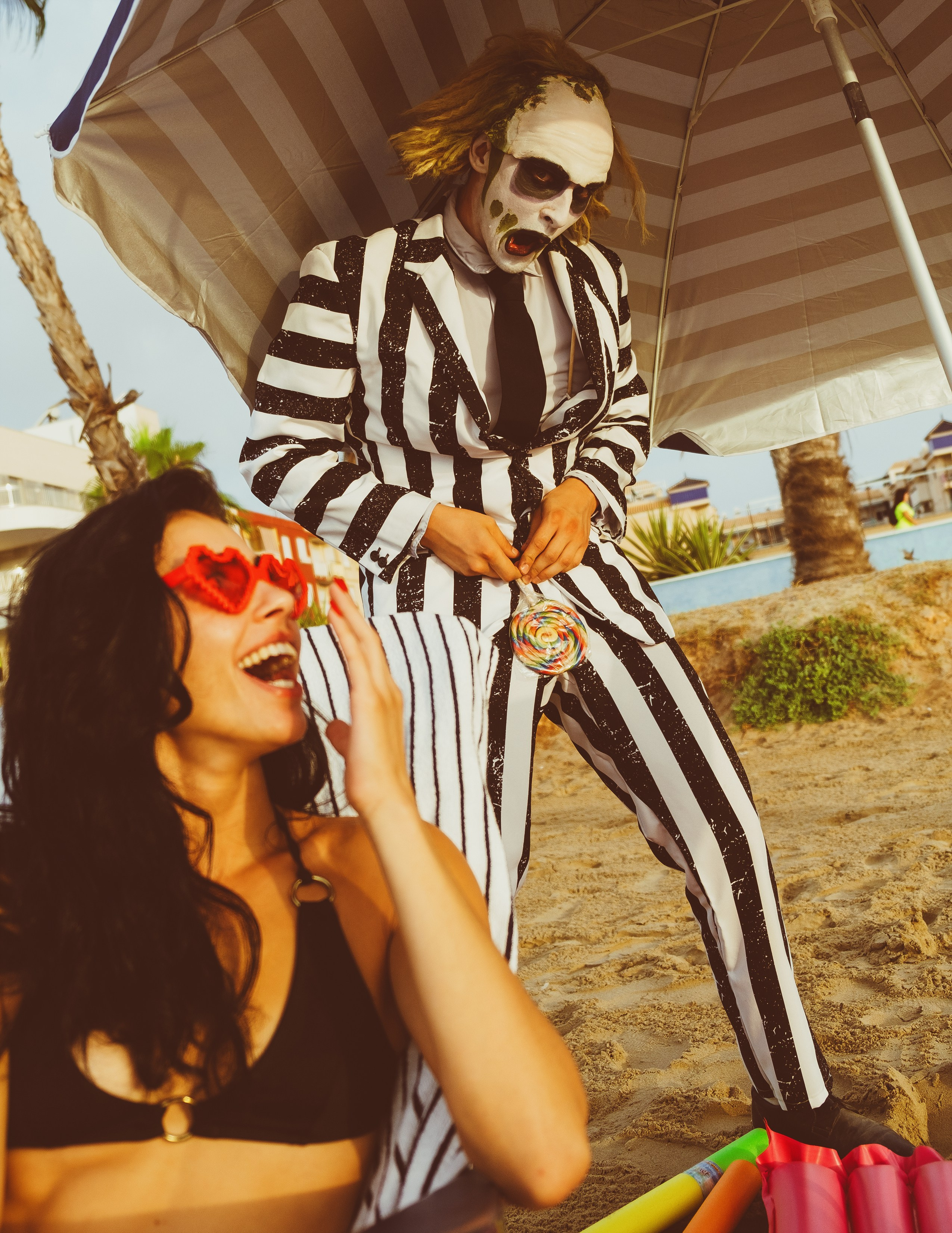 Beetlejuice на море: Экспериментальная фотосессия с цирковыми артистами — Фотограф Андрей Луковников