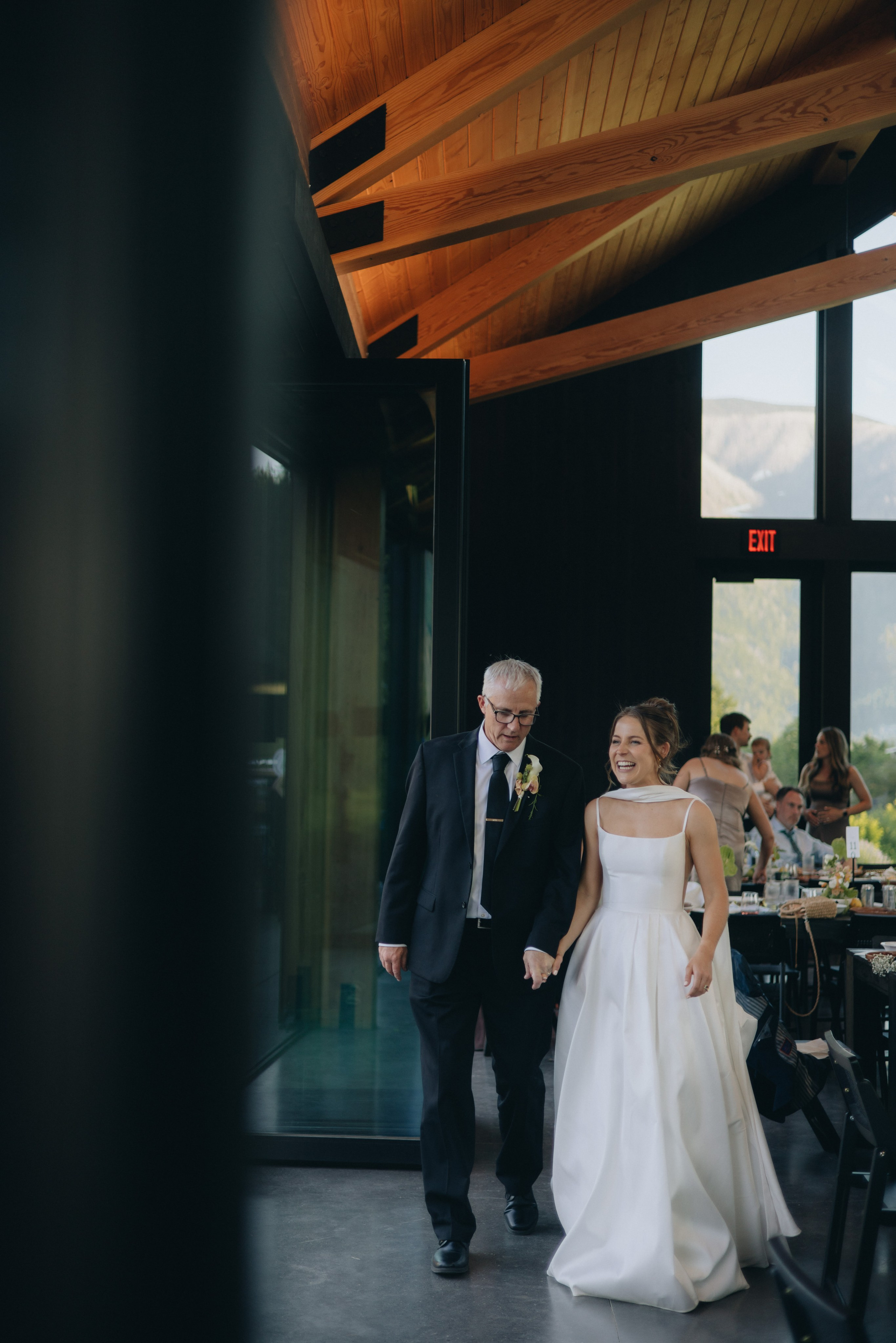 Wedding Shelby & Riley | Columbia River Gorge, WA | Georgy Shishkin Photography Photography. Portland Wedding Photographer | Authentic PNW Love Stories