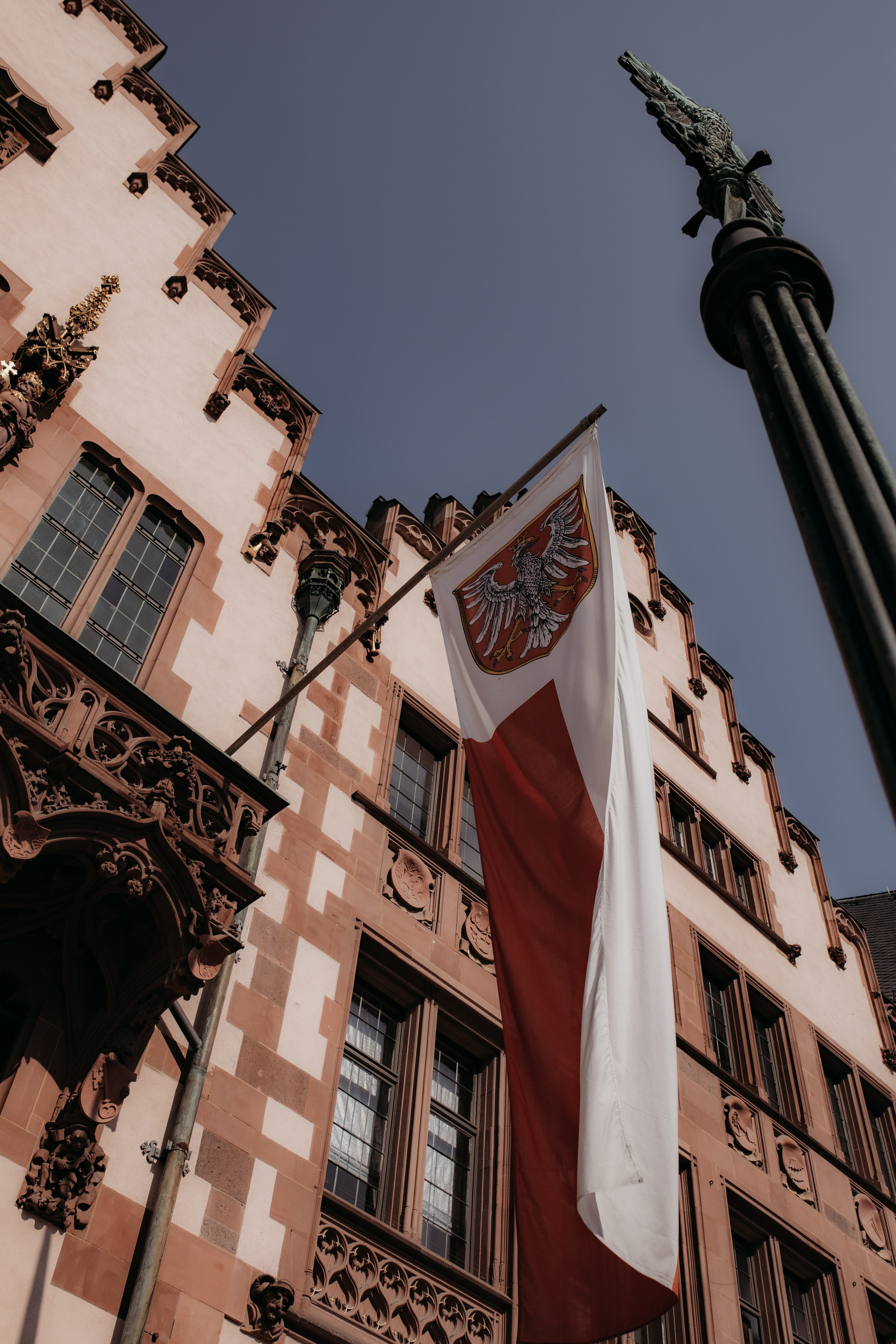 Hochzeitsfotograf Frankfurt am Main – natürliche emotionale Hochzeitsreportage im Frankfurter Römer.