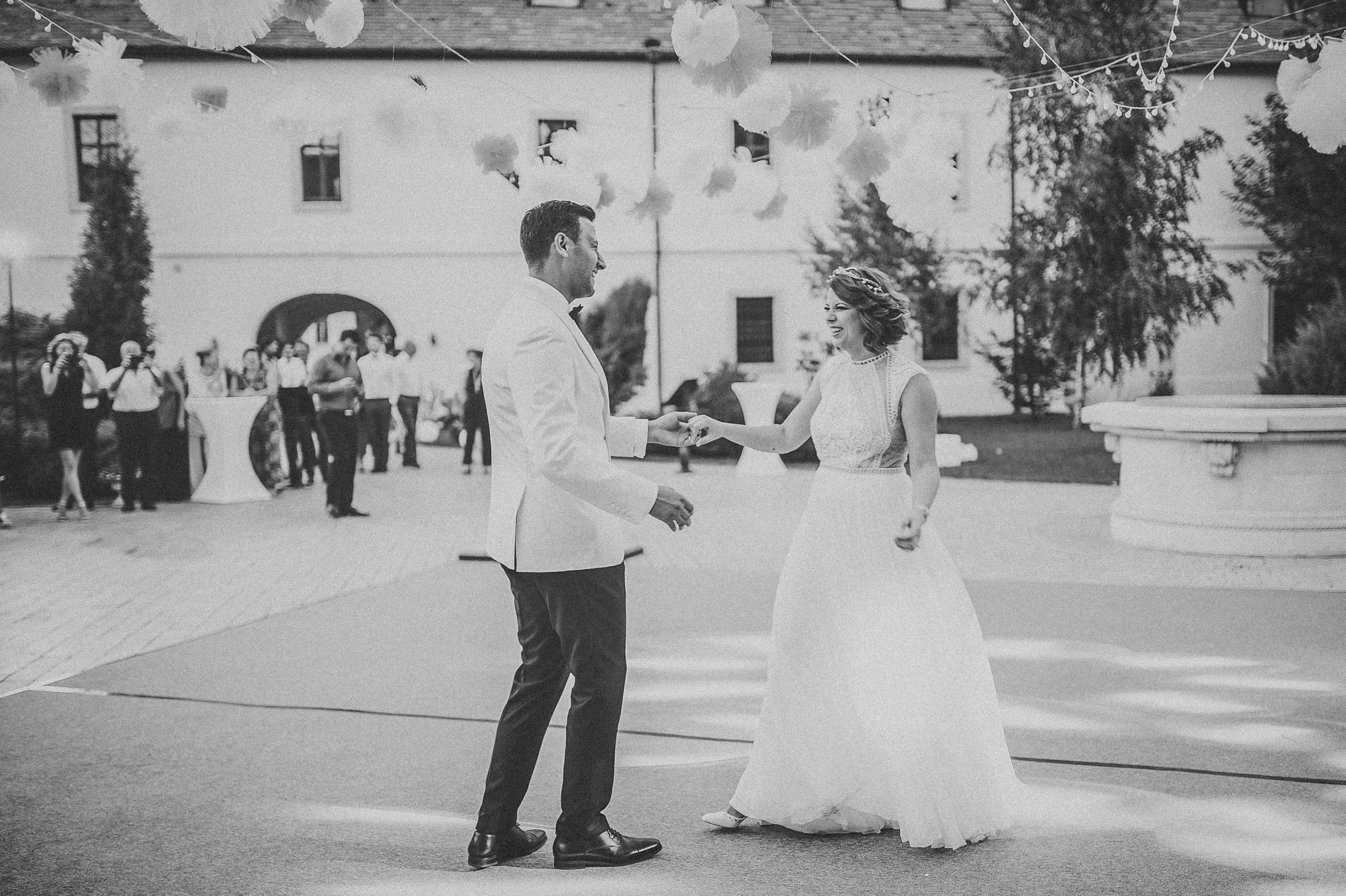 Alina și Ionuț | Fotografii Alb-Negru în Alba Iulia | Alex Vasilie. Alex Vasilie | Fotograf de Nuntă, Botez și Portret | Cluj-Napoca