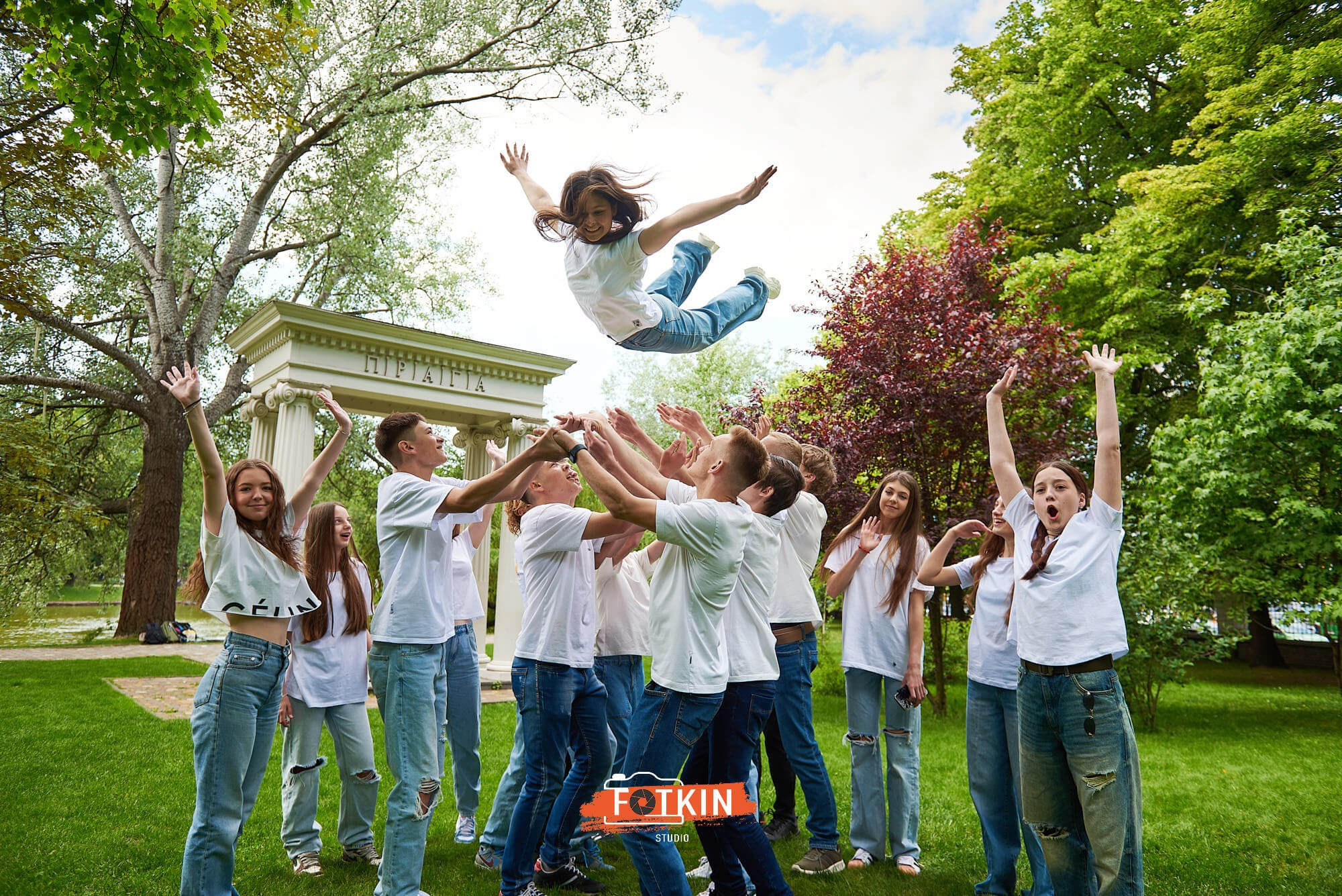 Випускні альбоми для 9- 11 класів Дніпро. Випускні альбоми фотокниги Київ та Дніпро