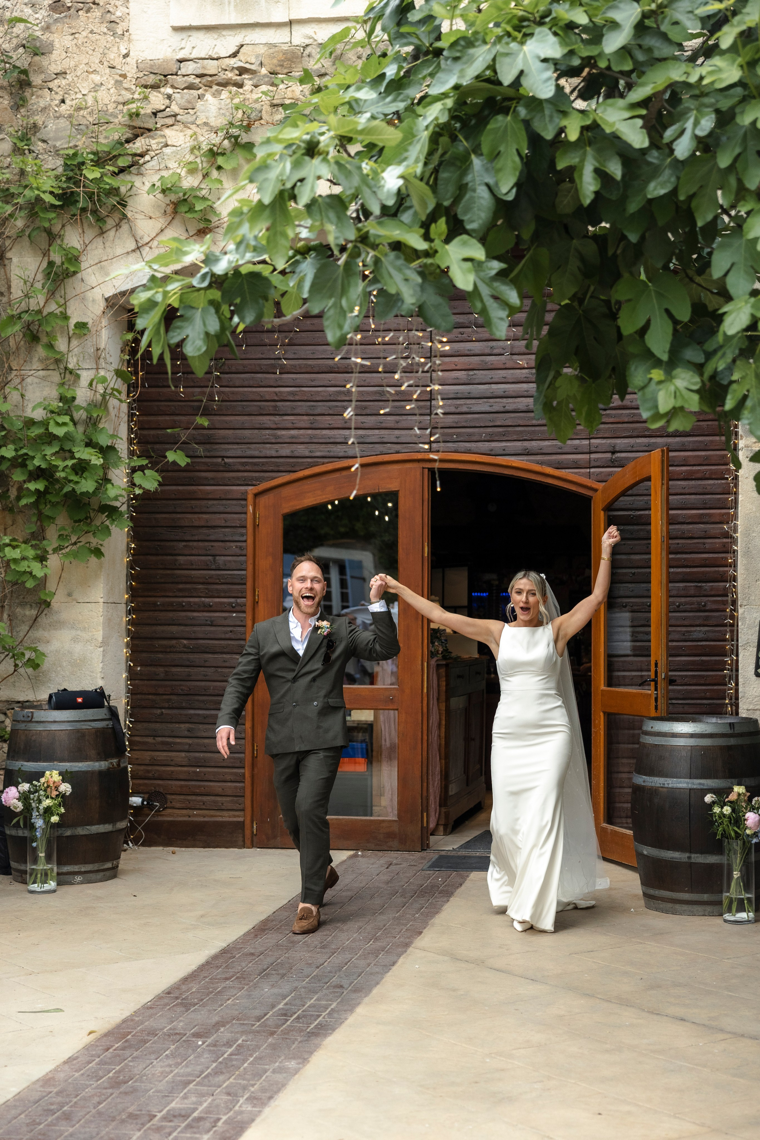 Vineyard Château Wedding in Occitanie — Puits Es Pratx. Eugénie Smirnova — Wedding & Elopement Photographer in Southwest France