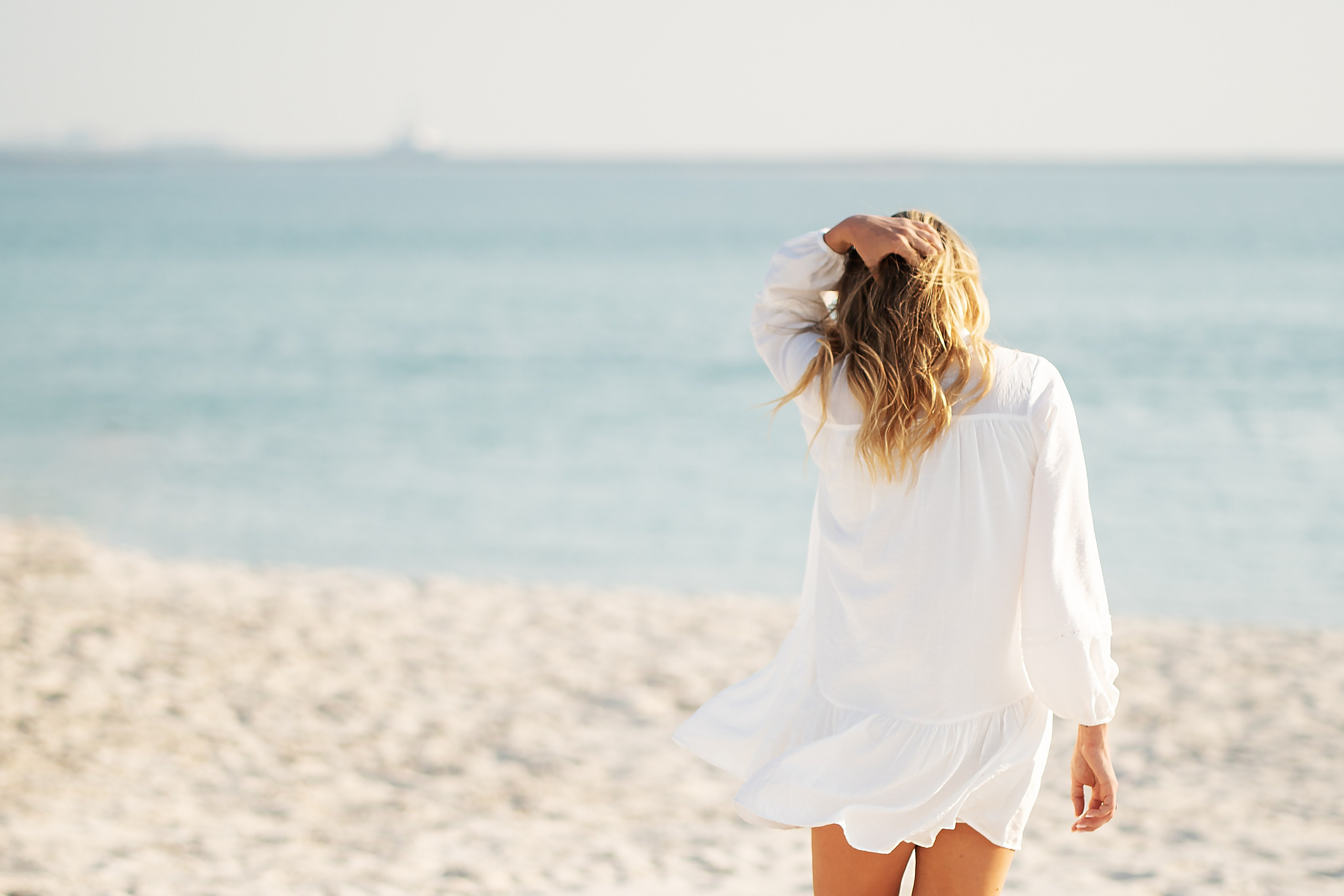 From Instagram to Reality: Recreating Trending Poses in Your Photoshoot | Mariia S. Photographer in Abu Dhabi. Mariia Safronova is your photographer in Abu Dhabi and Dubai